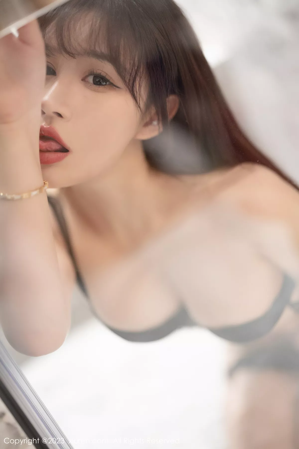 秀人集.com_[XiuRen秀人网]No.7013_模特张欣欣半脱露黑色蕾丝内衣配超薄肉丝秀苗条身材诱惑写真82P