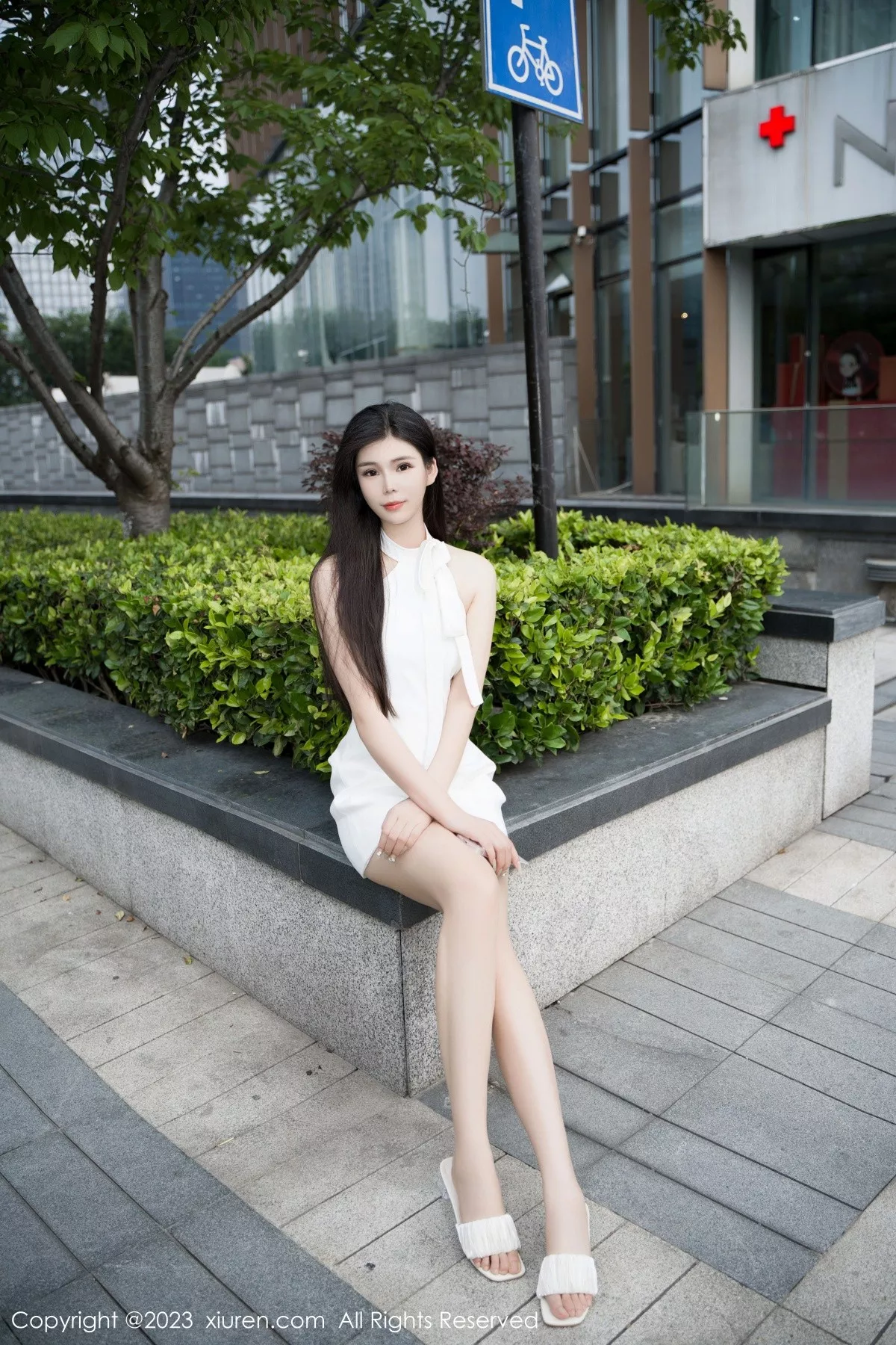 秀人集.com_[XiuRen秀人网]No.7012_模特雪糕CiCi白色连衣短裙露锁链情趣内衣秀完美身材诱惑写真68P