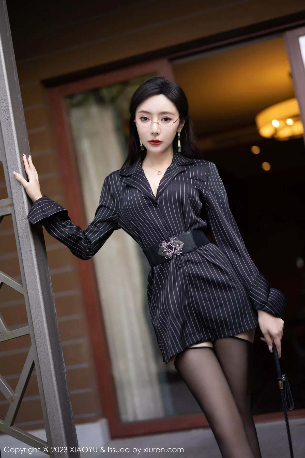 秀人集.com_[XiaoYu画语界]Vol.1062_女神王馨瑶yanni黑色条纹职业装露蓝色内衣配黑丝吊袜诱惑写真90P