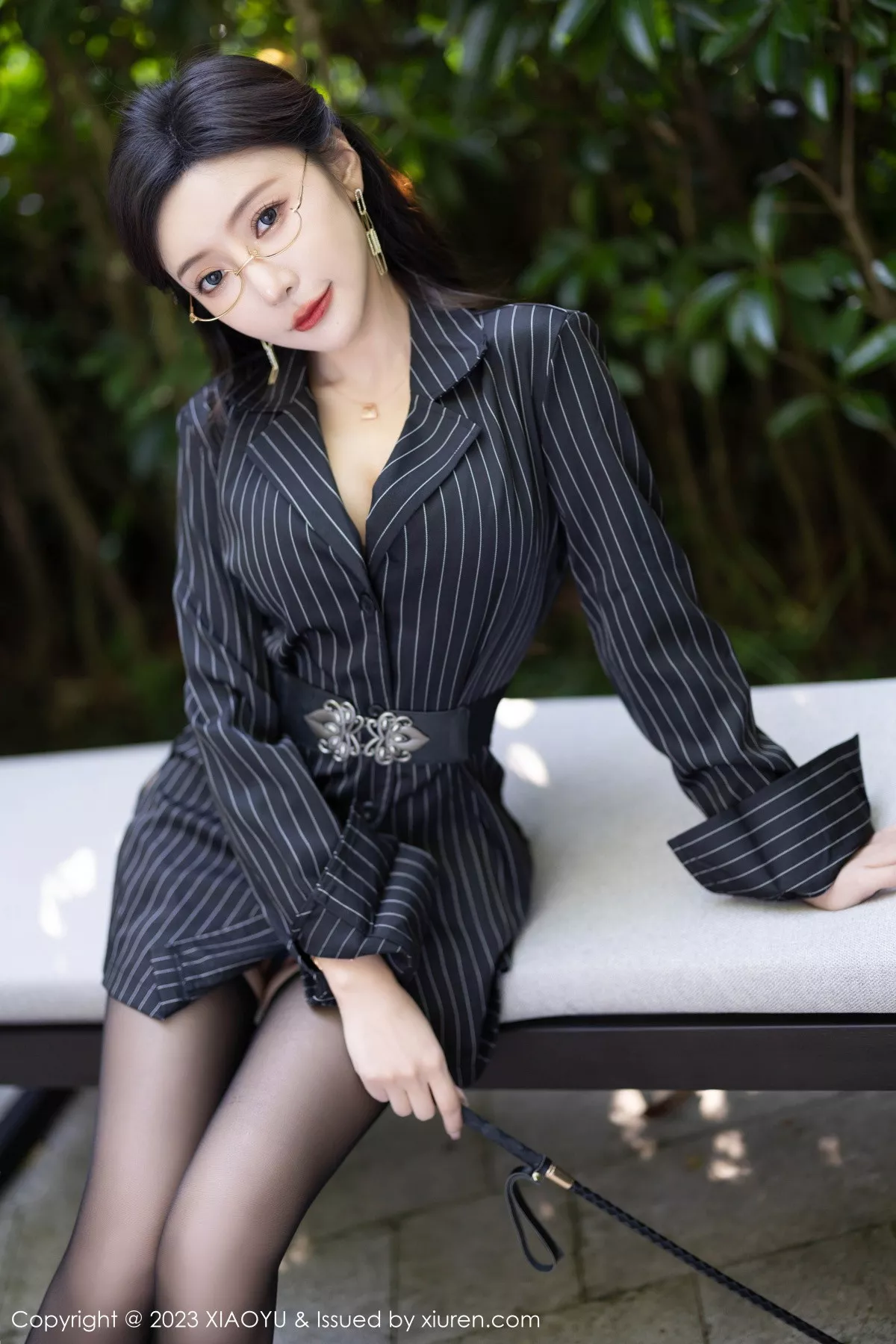 秀人集.com_[XiaoYu画语界]Vol.1062_女神王馨瑶yanni黑色条纹职业装露蓝色内衣配黑丝吊袜诱惑写真90P