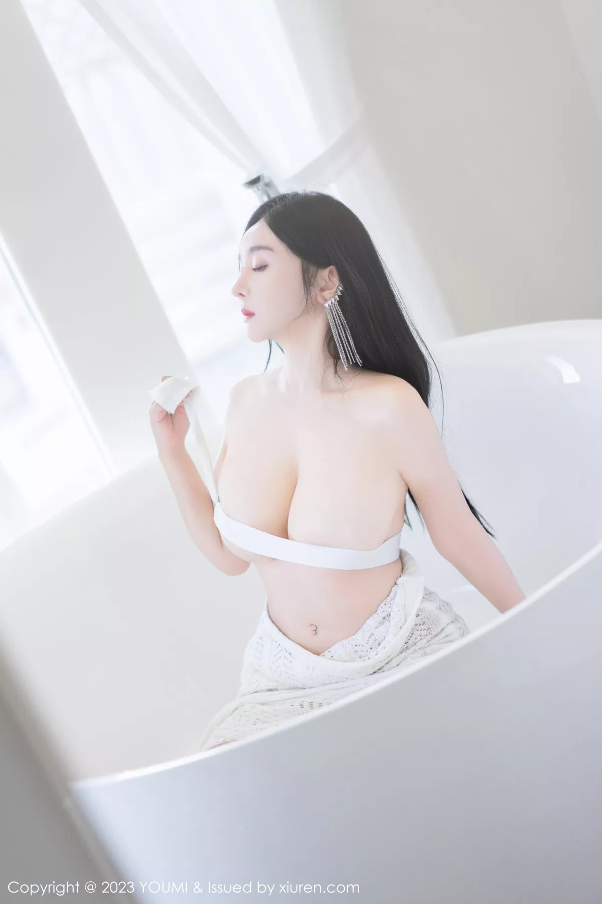 秀人集.com_[YouMi尤蜜荟]Vol.960_模特允爾泳池拍摄性感白色缕空连衣裙秀丰满身材惹火诱惑写真69P