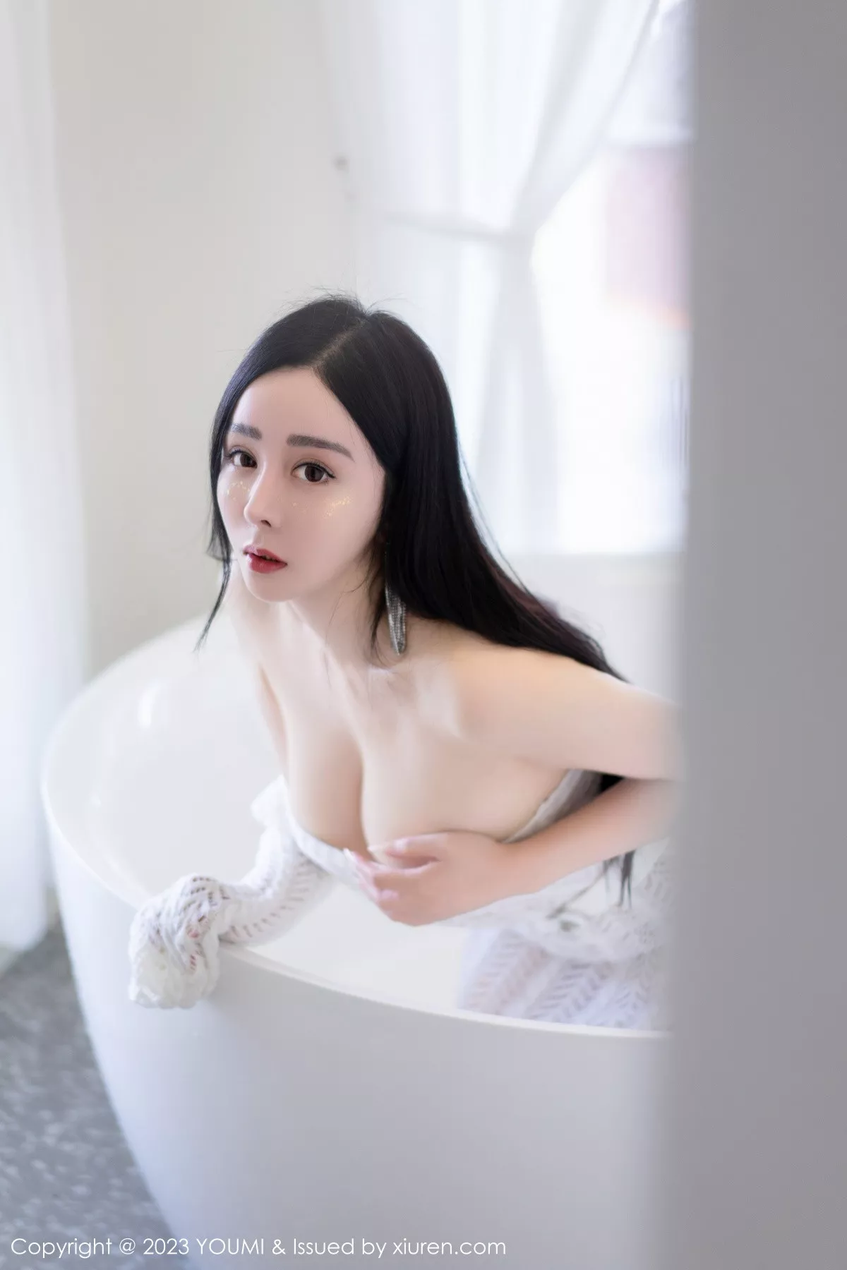 秀人集.com_[YouMi尤蜜荟]Vol.960_模特允爾泳池拍摄性感白色缕空连衣裙秀丰满身材惹火诱惑写真69P