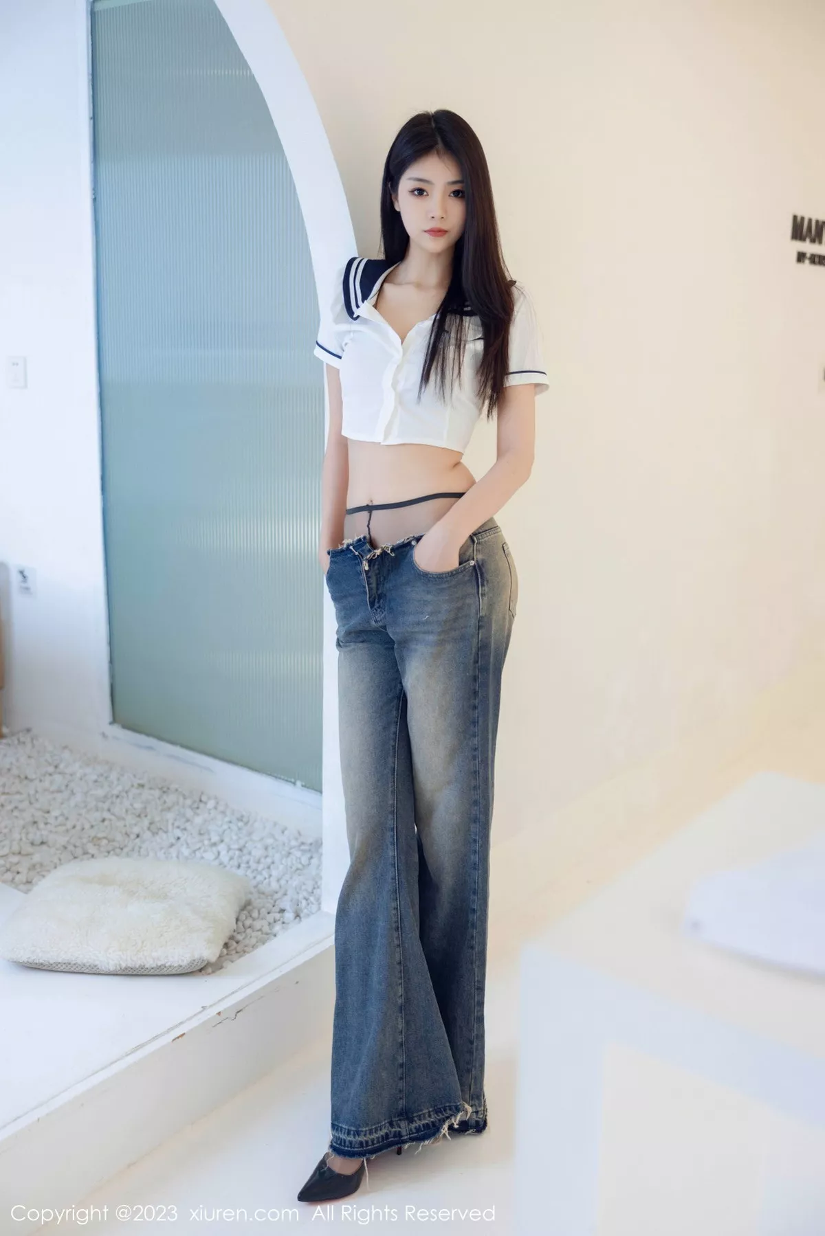 秀人集.com_[XiuRen秀人网]No.7027_模特可乐Vicky白色上衣配牛仔裤露超薄黑丝秀曼妙身姿诱惑写真82P