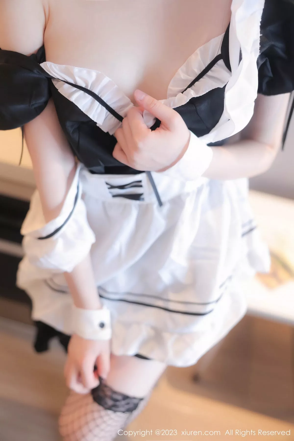 秀人集.com_[XiuRen秀人网]No.7034_模特林悠悠性感黑色女仆服饰配黑色网格袜秀曼妙身姿诱惑写真84P