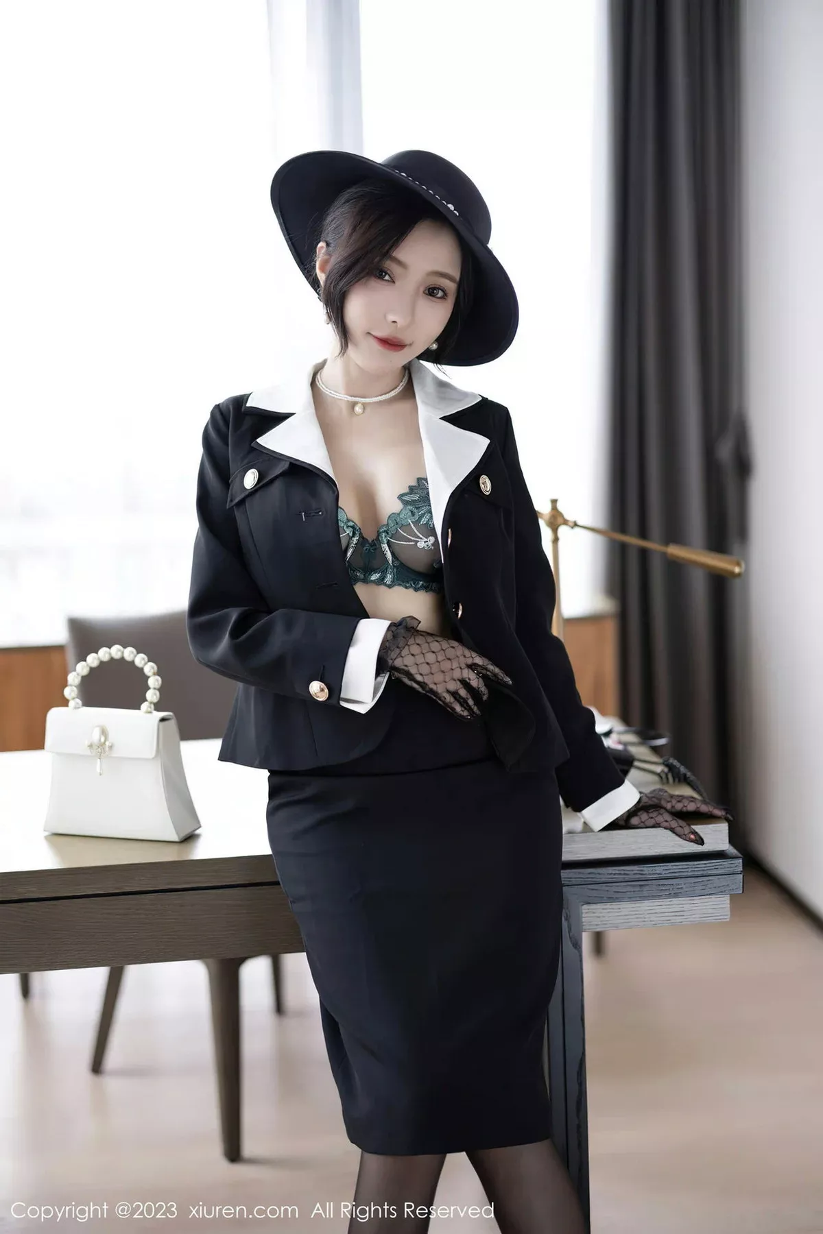 秀人集.com_[XiuRen秀人网]No.7048_女神王馨瑶yanni墨绿色轻透蕾丝内衣配黑丝秀完美身材诱惑写真81P