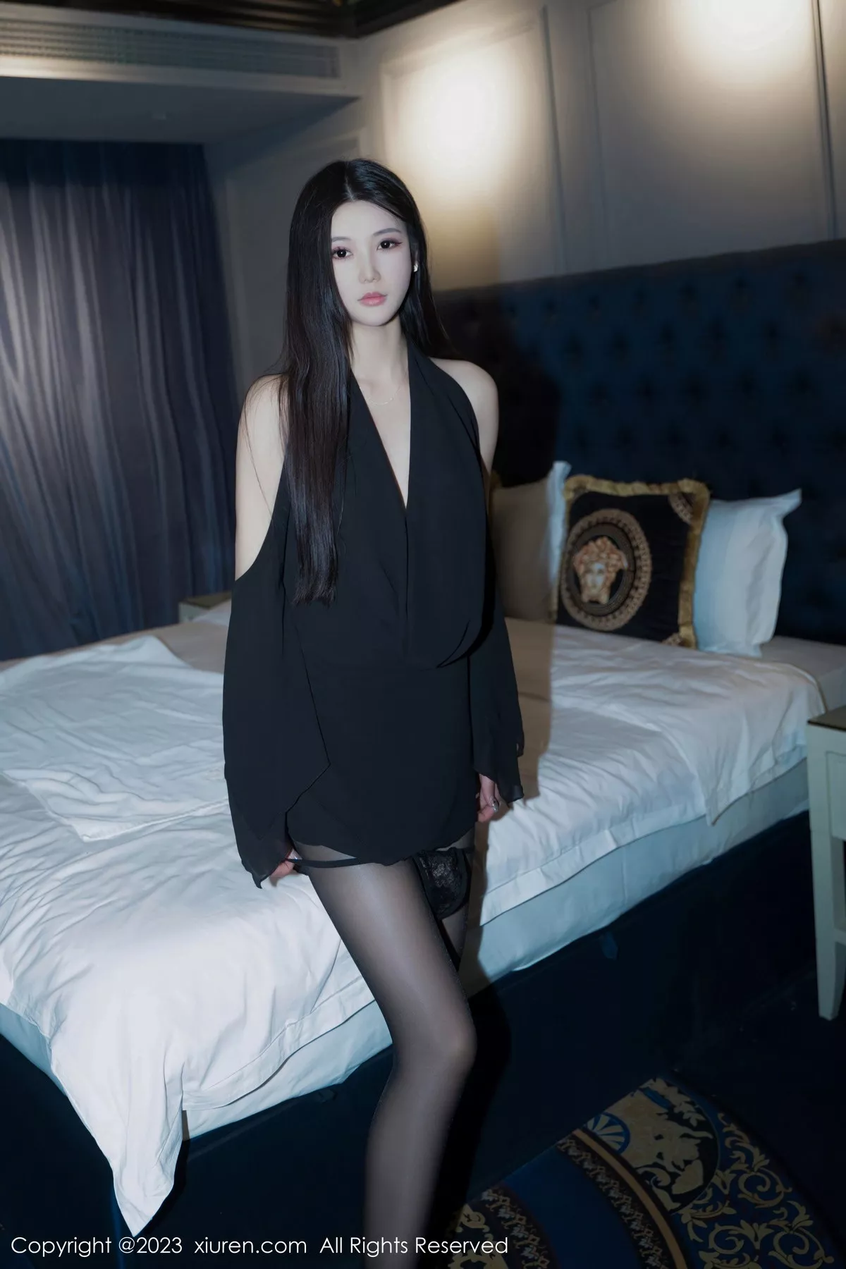 秀人集.com_[XiuRen秀人网]No.7050_模特桐桐性感黑色服饰配超薄闪亮黑丝秀完美身材迷人诱惑写真66P