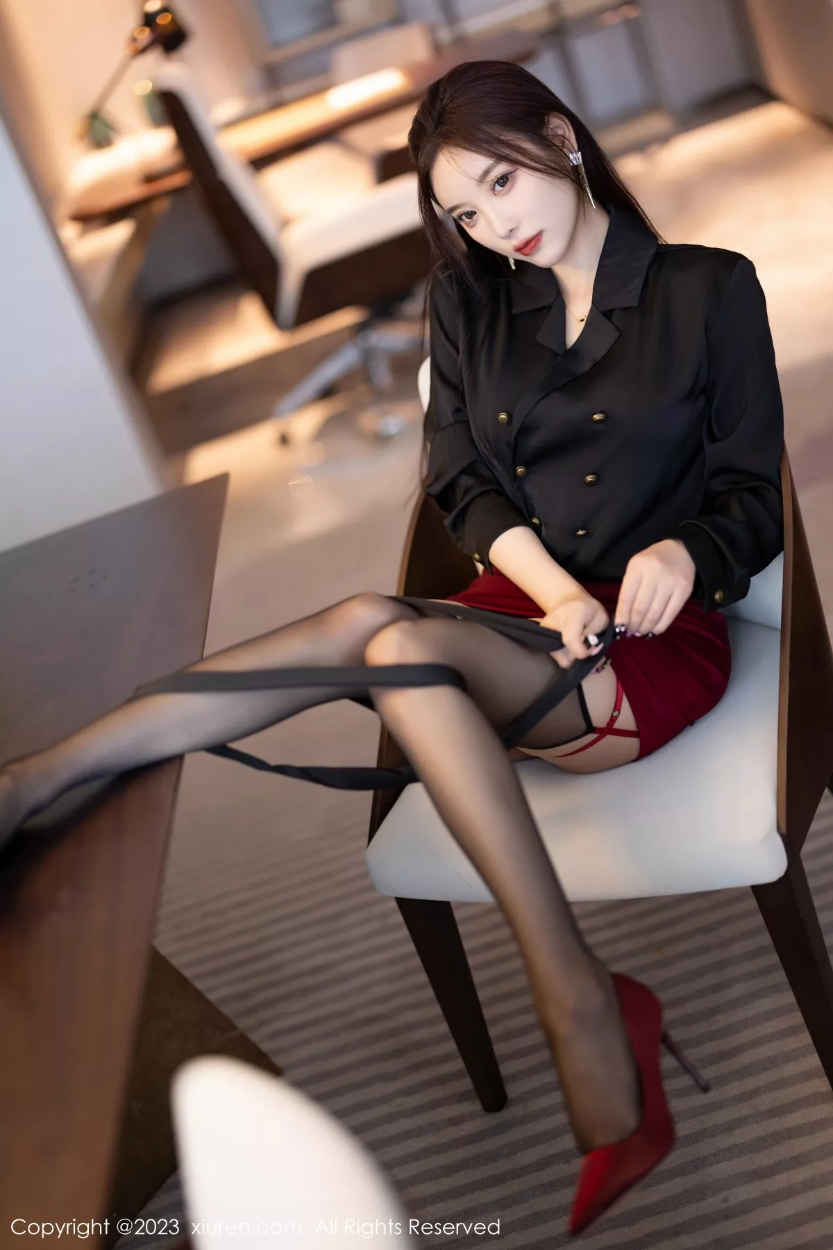 秀人集.com_[XiuRen秀人网]No.7062_女神杨晨晨Yome脱深蓝上衣露性感肉色蕾丝边内衣迷人诱惑写真81P