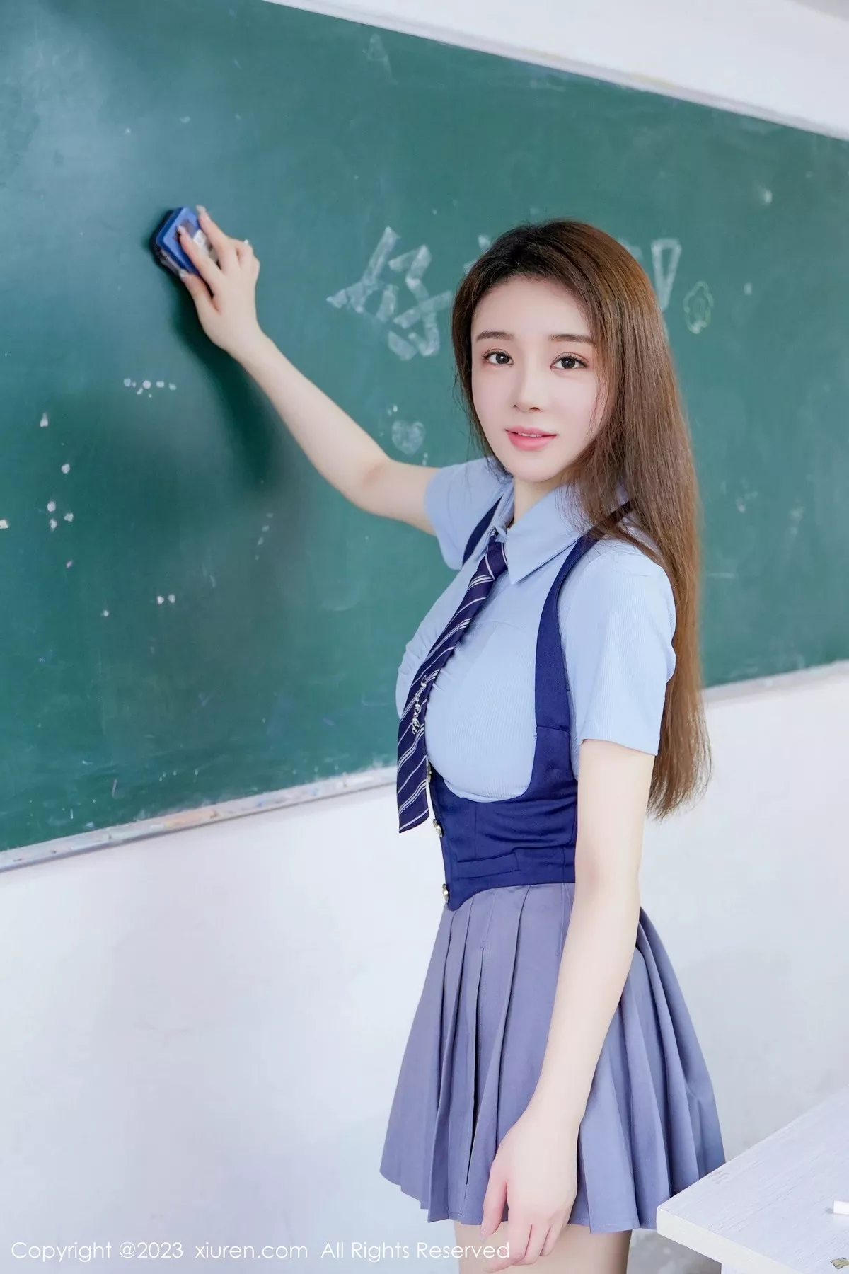 秀人集.com_[XiuRen秀人网]No.7064_模特雨儿1494蓝色上衣配灰色短裙露性感浅色内衣完美诱惑写真66P