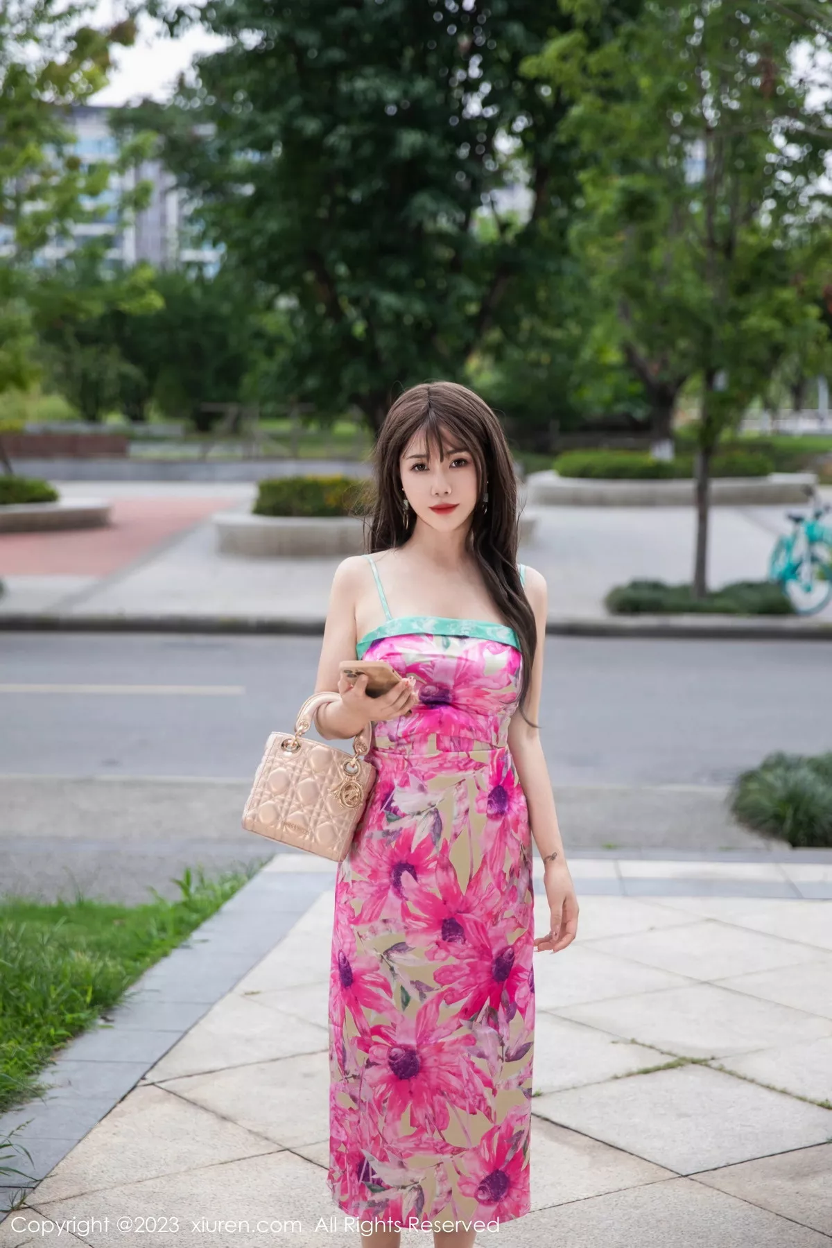 秀人集.com_[XiuRen秀人网]No.7065_模特严利娅Yuliya性感网红情人裙露浅灰蕾丝内衣撩人诱惑写真75P