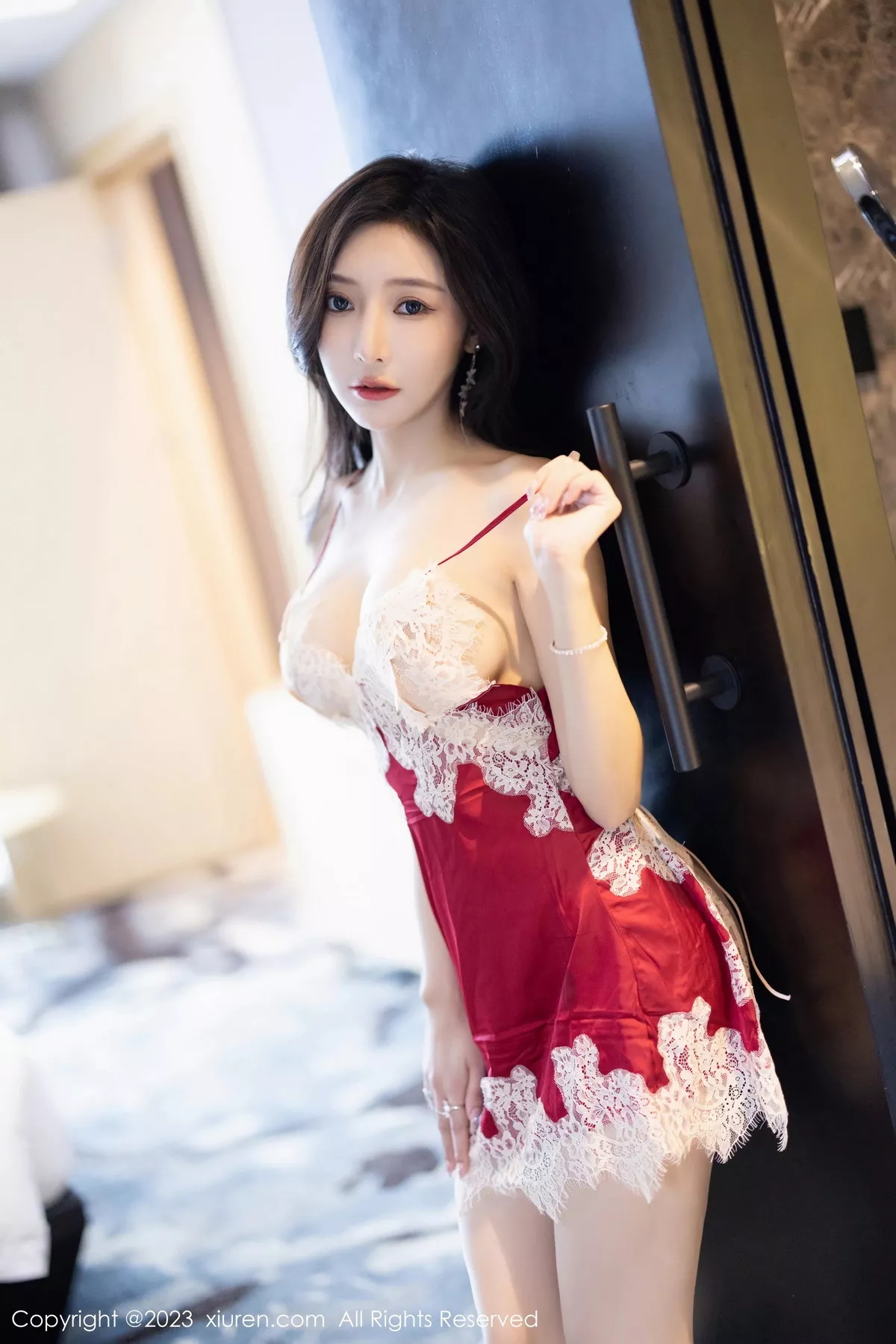 秀人集.com_[XiuRen秀人网]No.7077_女神王馨瑶yanni红色蕾丝睡衣配超薄无内肉丝秀惹火身材诱惑写真90P