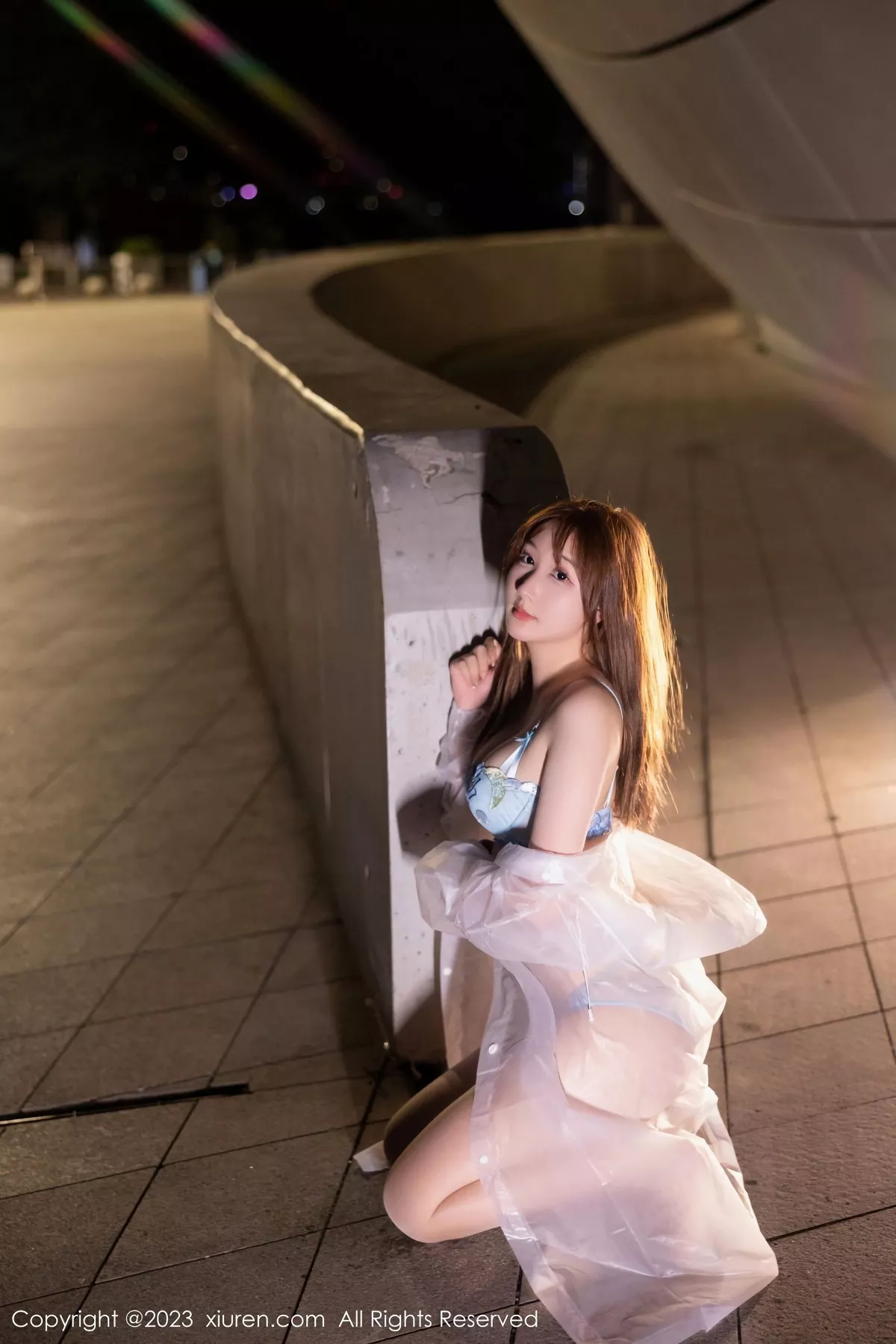 秀人集.com_[XiuRen秀人网]No.7072_模特江真真户外绿灰卫衣+性感蓝色蕾丝内衣秀完美身材诱惑写真80P