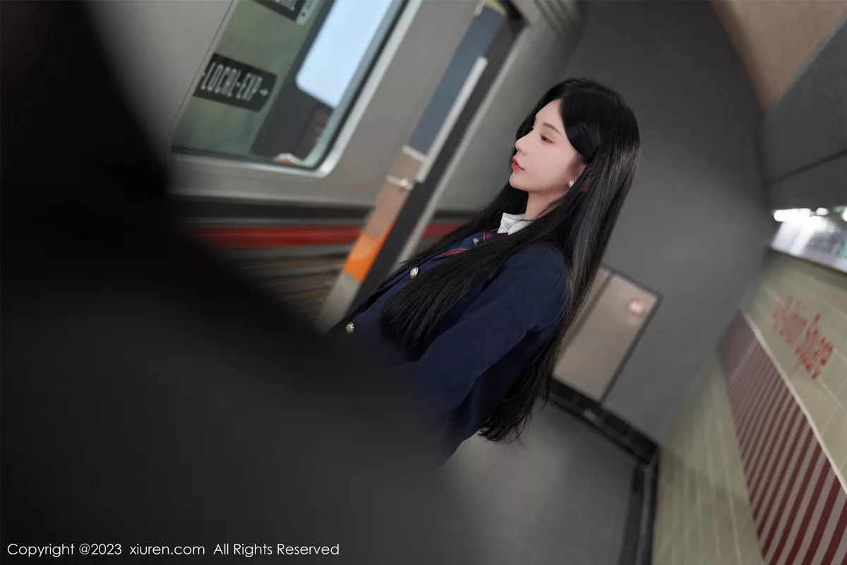 秀人集.com_[XiuRen秀人网]No.7086_女神周于希Sally地铁场景性感白色内衣配超薄黑丝完美诱惑写真100P