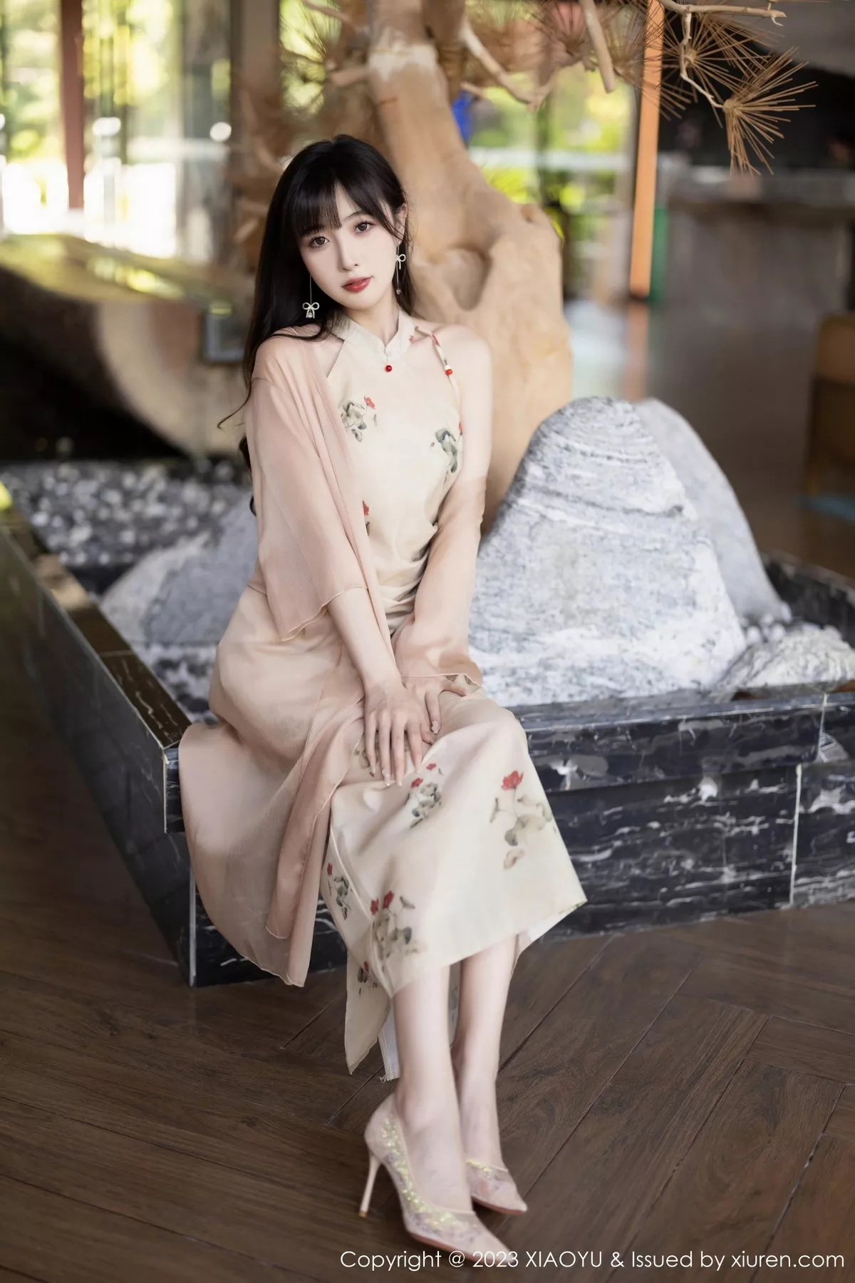 秀人集.com_[XiaoYu画语界]Vol.1071_模特林星阑性感浅色薄纱服饰+蓝杏色旗袍服秀曼妙身姿诱惑写真93P