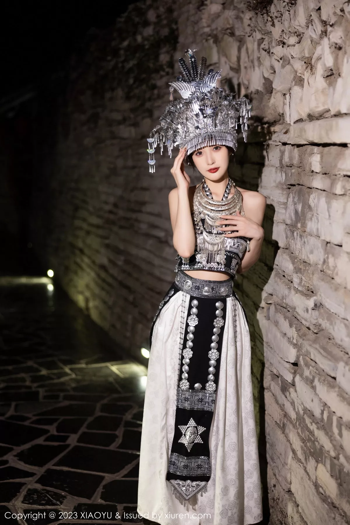 秀人集.com_[XiaoYu画语界]Vol.1071_模特林星阑性感浅色薄纱服饰+蓝杏色旗袍服秀曼妙身姿诱惑写真93P