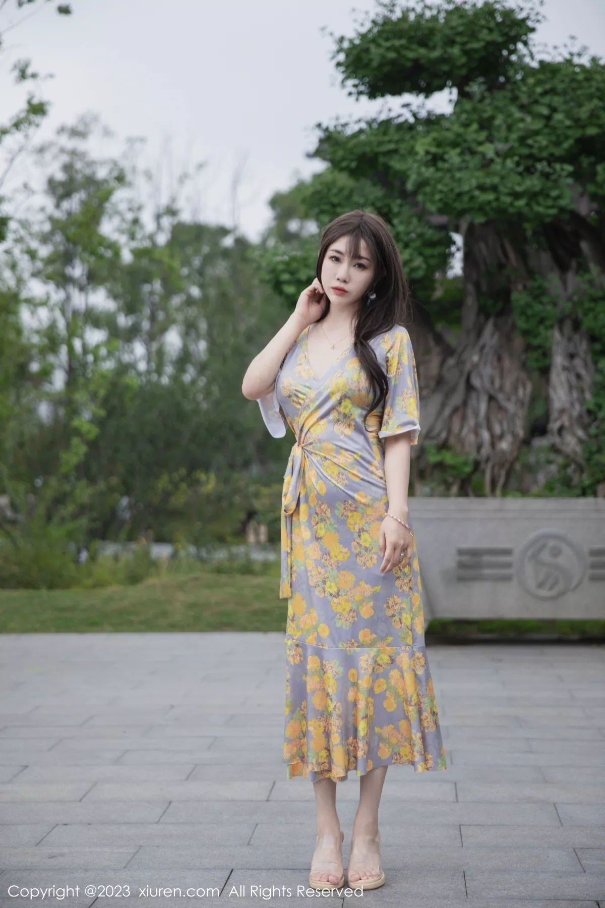 秀人集.com_[XiuRen秀人网]No.6949_模特严利娅Yuliya性感黄灰色睡裙半撩秀翘臀美腿惹火诱惑写真84P