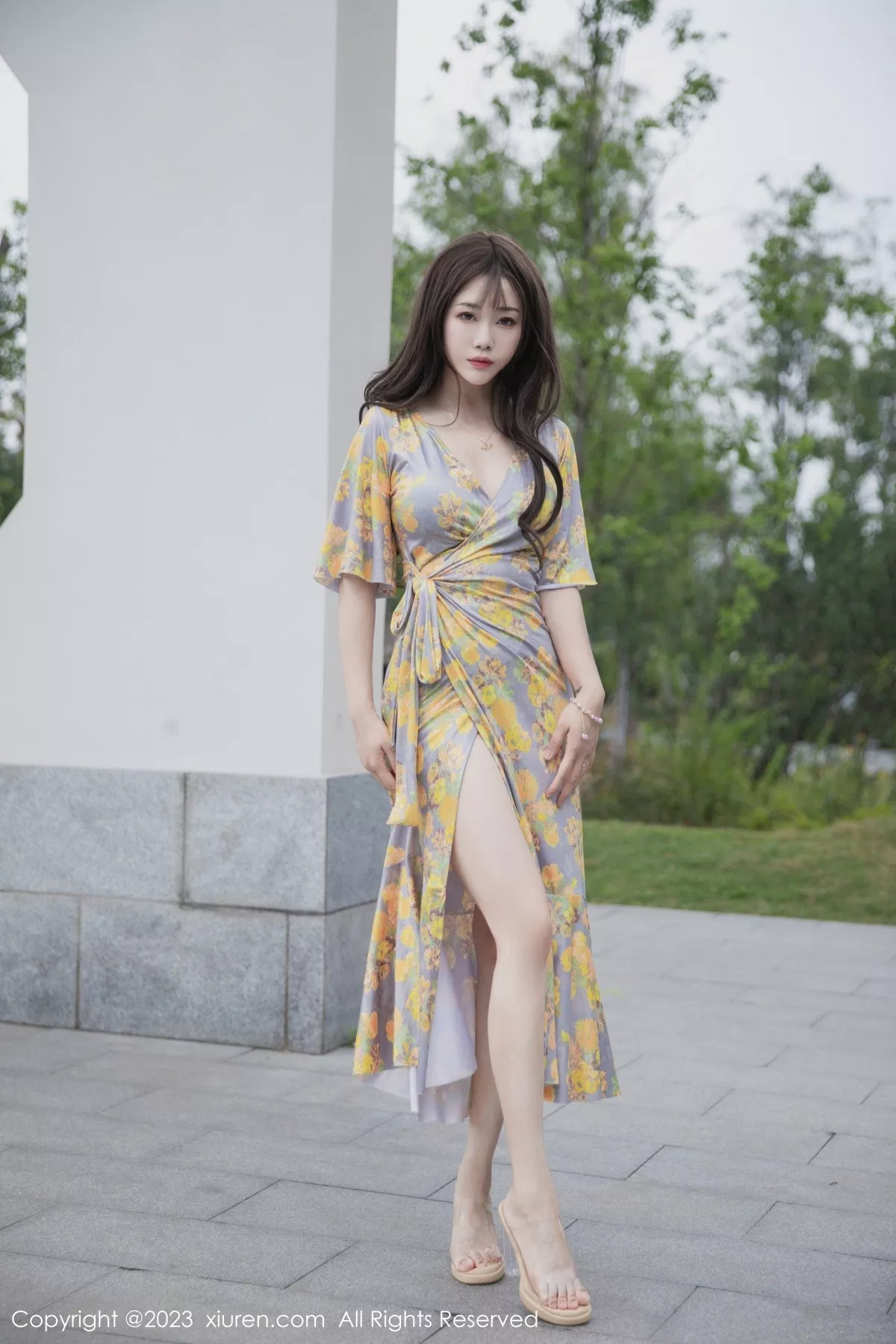 秀人集.com_[XiuRen秀人网]No.6949_模特严利娅Yuliya性感黄灰色睡裙半撩秀翘臀美腿惹火诱惑写真84P