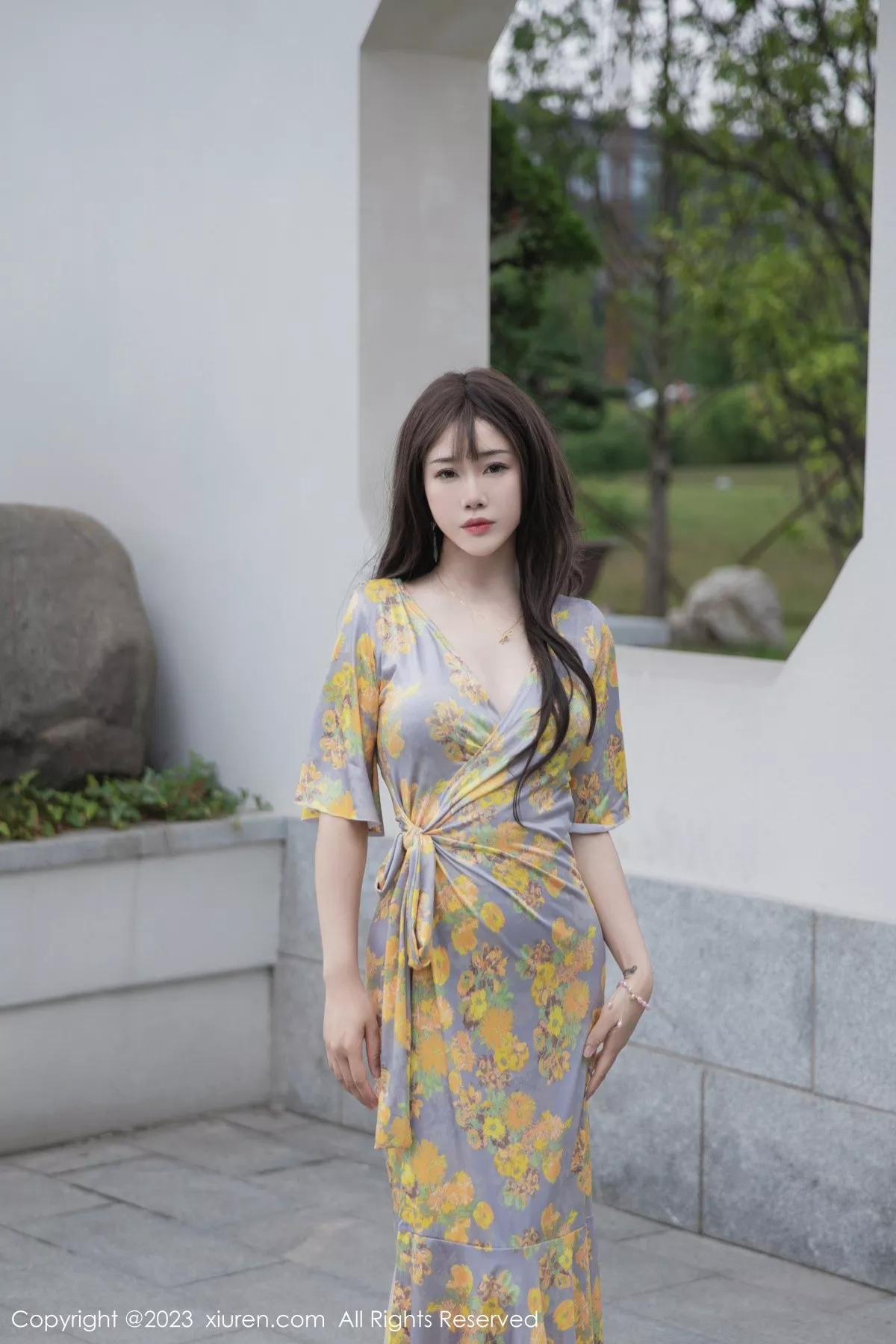 秀人集.com_[XiuRen秀人网]No.6949_模特严利娅Yuliya性感黄灰色睡裙半撩秀翘臀美腿惹火诱惑写真84P