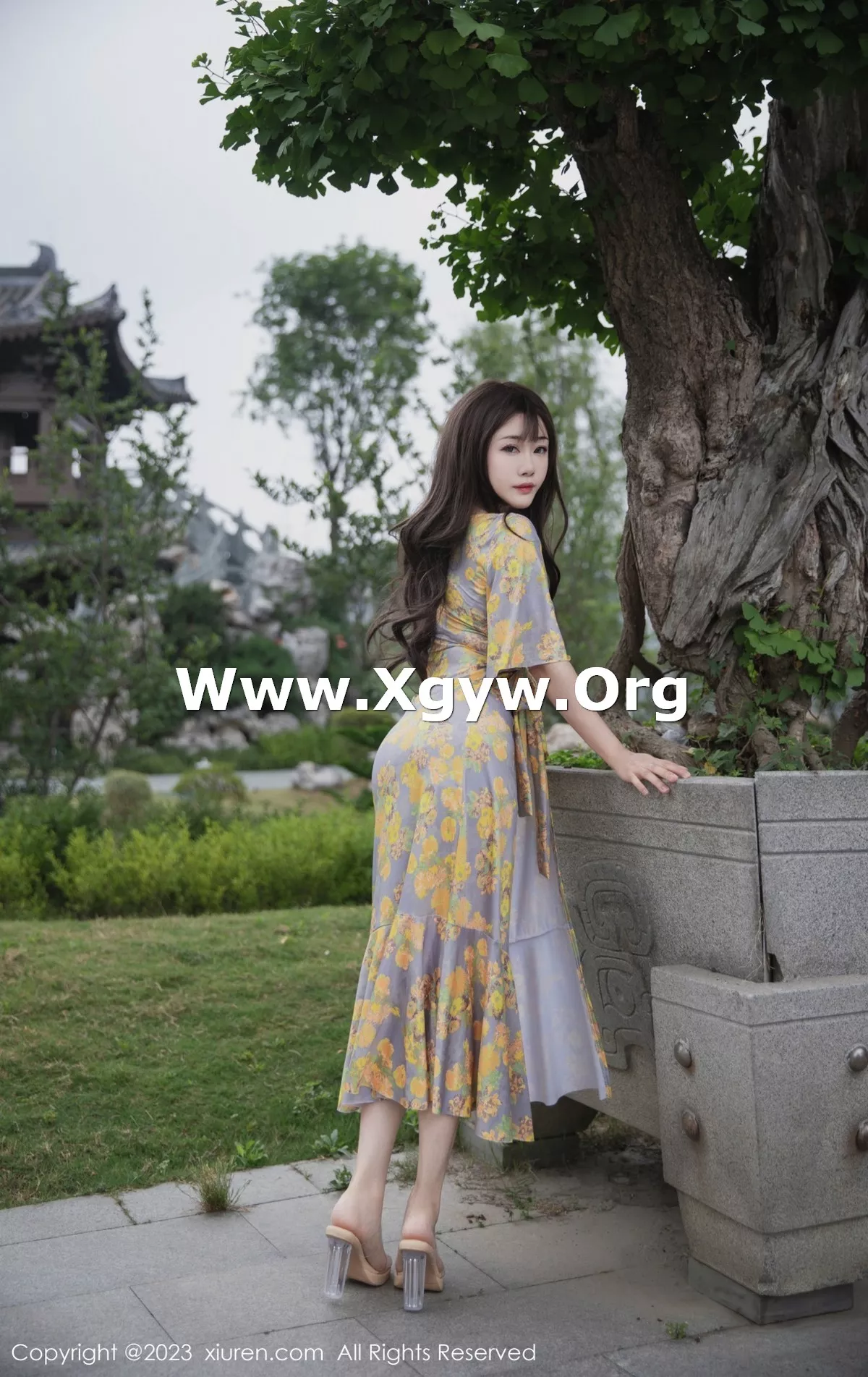 秀人集.com_[XiuRen秀人网]No.6949_模特严利娅Yuliya性感黄灰色睡裙半撩秀翘臀美腿惹火诱惑写真84P