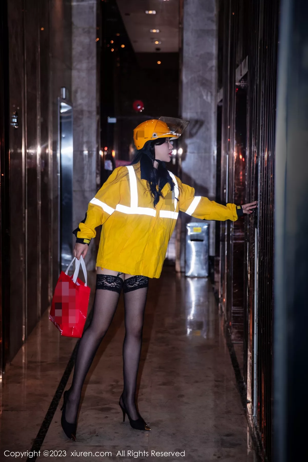 秀人集.com_[XiuRen秀人网]No.7093_模特王婉悠Queen黑色情趣蕾丝配黑丝吊袜秀丰腴身姿诱惑写真91P