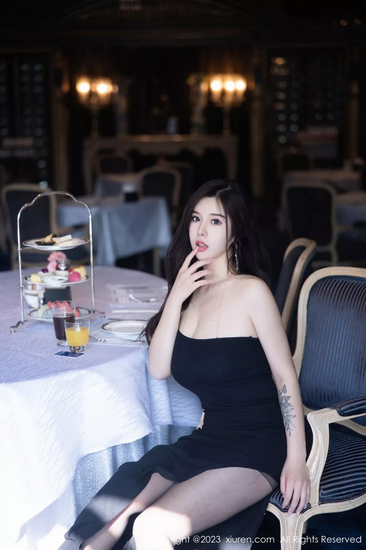 秀人集.com_[XiuRen秀人网]No.6973_模特周思乔Betty性感黑色露肩短裙半脱秀豪乳遮点极致诱惑写真80P