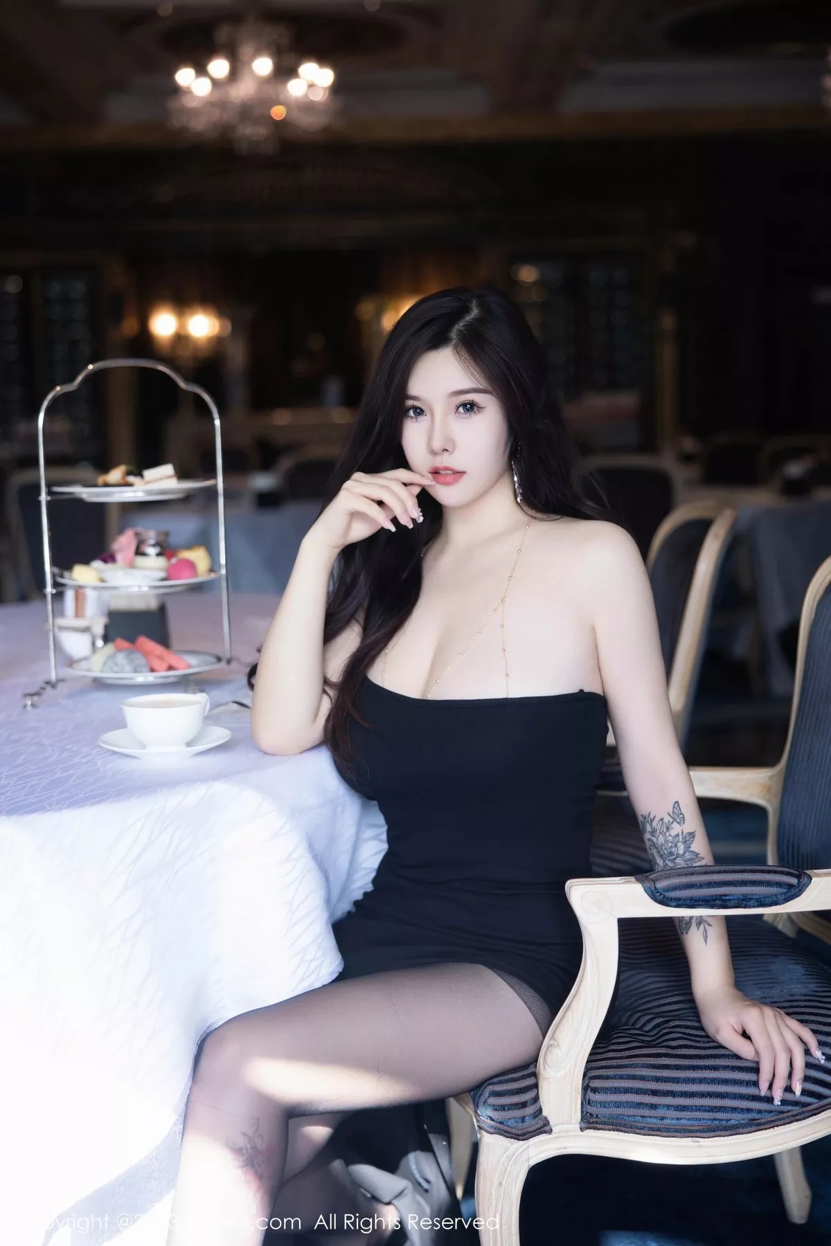 秀人集.com_[XiuRen秀人网]No.6973_模特周思乔Betty性感黑色露肩短裙半脱秀豪乳遮点极致诱惑写真80P