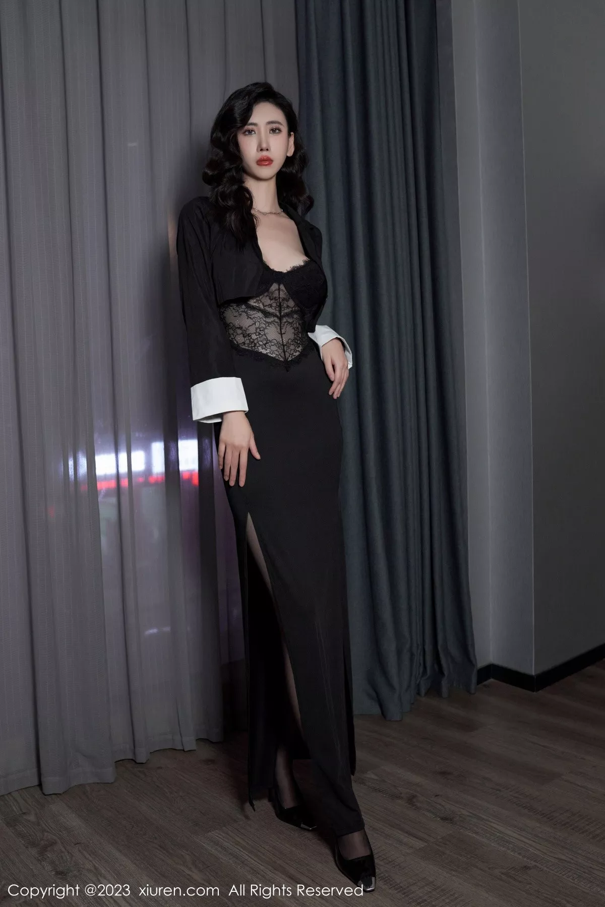 秀人集.com_[XiuRen秀人网]No.6979_模特章芃芃性感黑色长裙露黑色蕾丝内衣配超薄黑丝极致魅惑写真95P