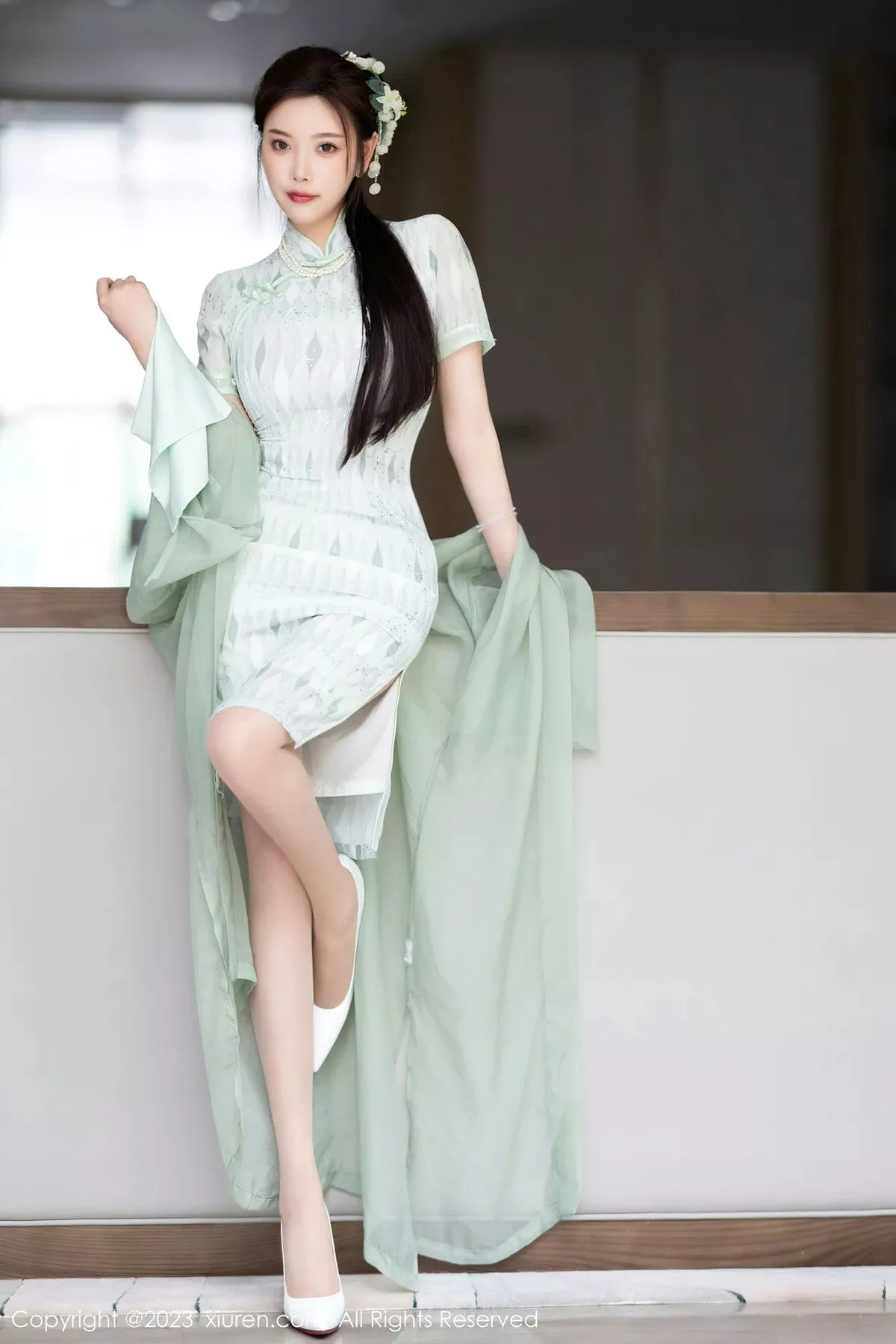 秀人集.com_[XiuRen秀人网]No.6983_女神杨晨晨Yome性感淡绿旗袍服配原色丝袜秀丰腴身材诱惑写真84P