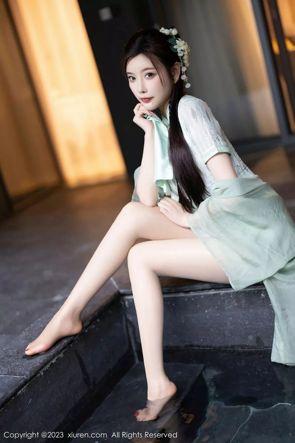 秀人集.com_[XiuRen秀人网]No.6983_女神杨晨晨Yome性感淡绿旗袍服配原色丝袜秀丰腴身材诱惑写真84P