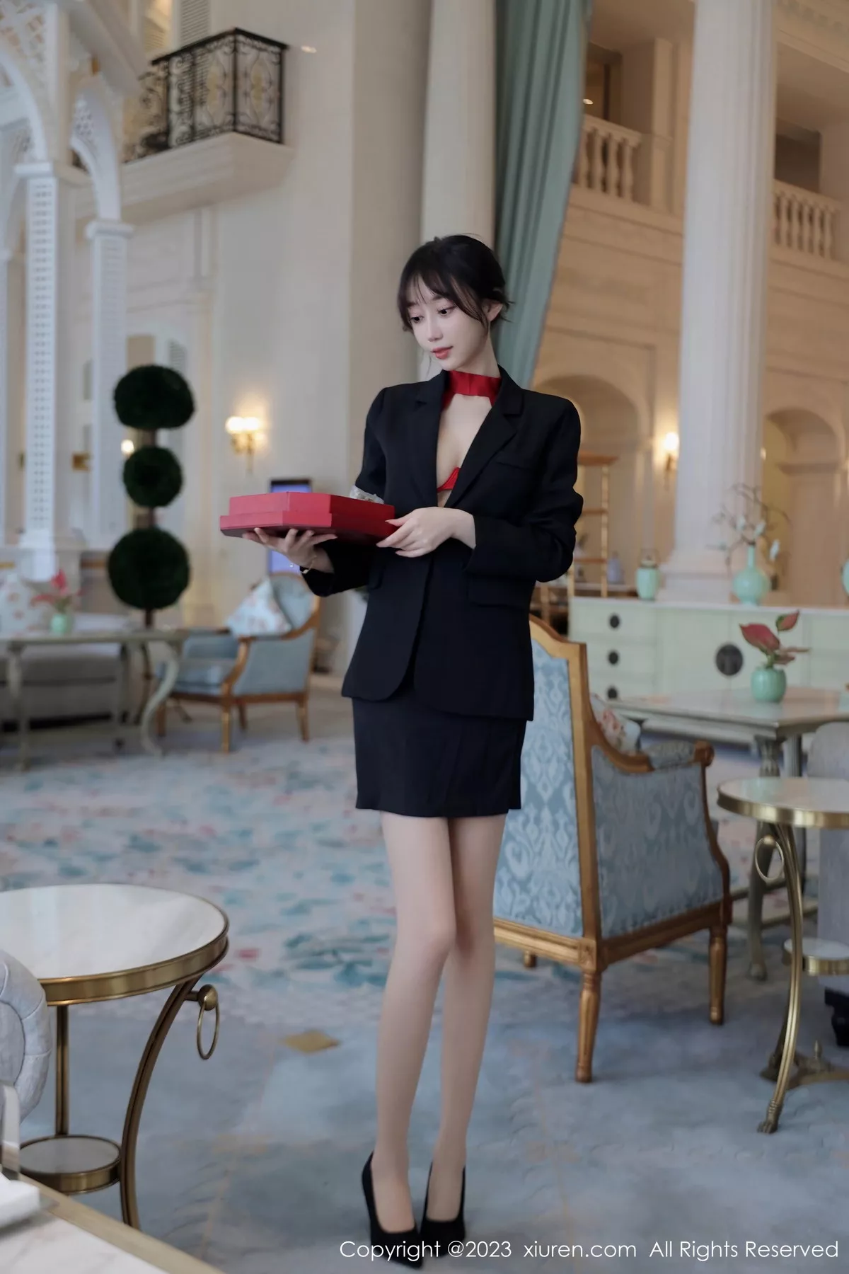 秀人集.com_[XiuRen秀人网]No.7102_模特玥儿玥er脱深色西服露性感红色情趣服配黑丝吊袜诱惑写真63P
