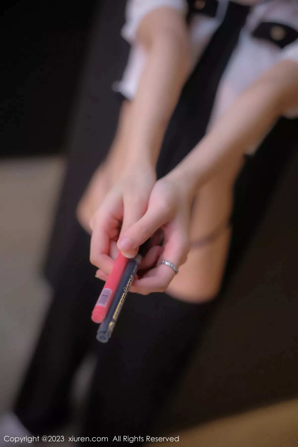 秀人集.com_[XiuRen秀人网]No.7159_模特幼幼性感白色上衣配黑色长裤露丁字裤秀翘臀美腿诱惑写真83P