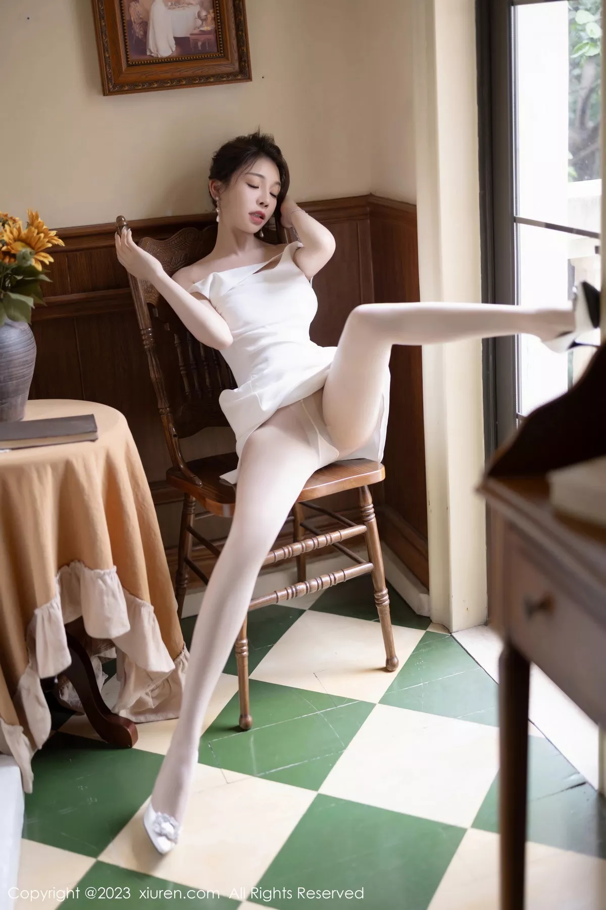 秀人集.com_[XiuRen秀人网]No.7155_模特徐莉芝Booty白色吊带裙+白色蕾丝薄纱秀惹火身材诱惑写真90P