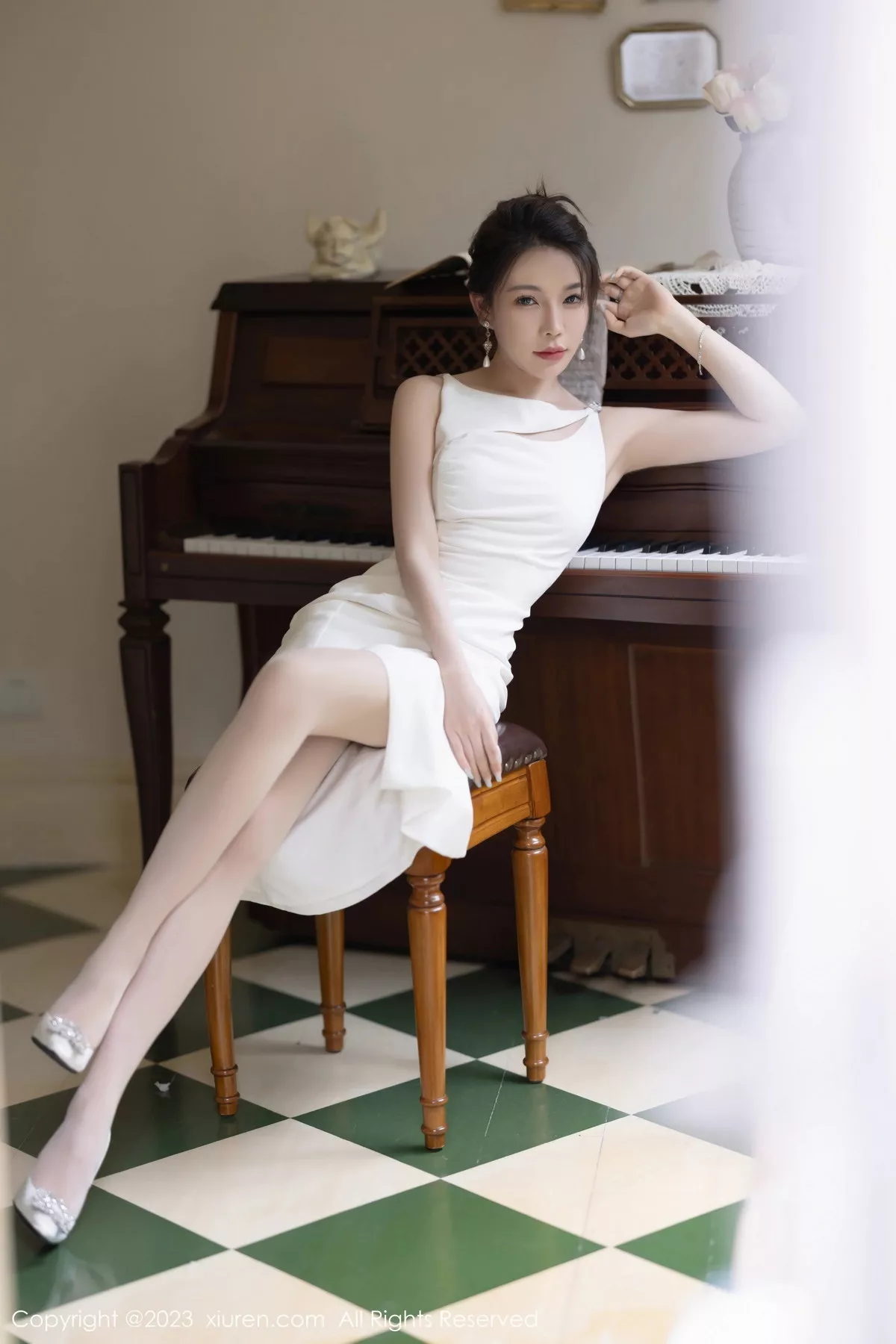 秀人集.com_[XiuRen秀人网]No.7155_模特徐莉芝Booty白色吊带裙+白色蕾丝薄纱秀惹火身材诱惑写真90P