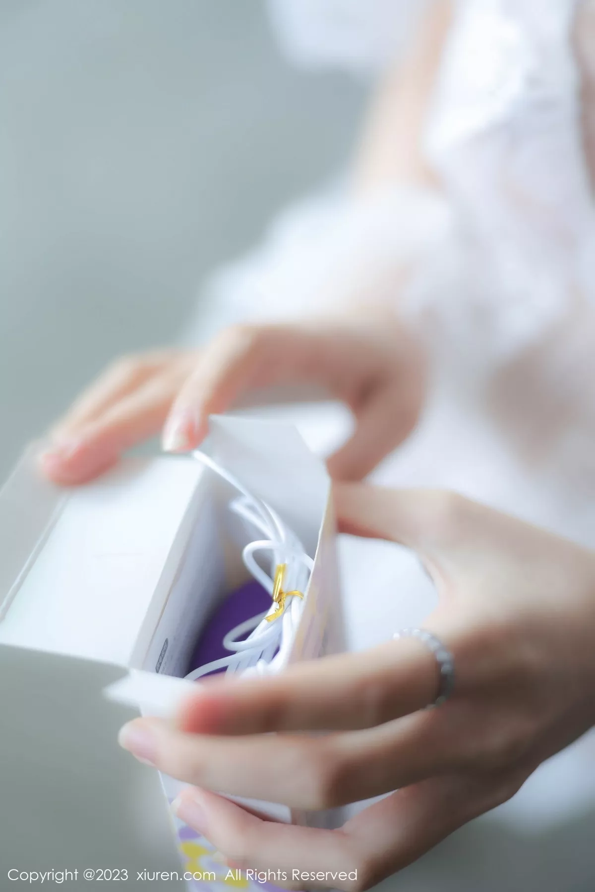 秀人集.com_[XiuRen秀人网]No.7165_模特幼幼性感白色情趣婚纱服饰配白色丝袜秀完美身材诱惑写真89P