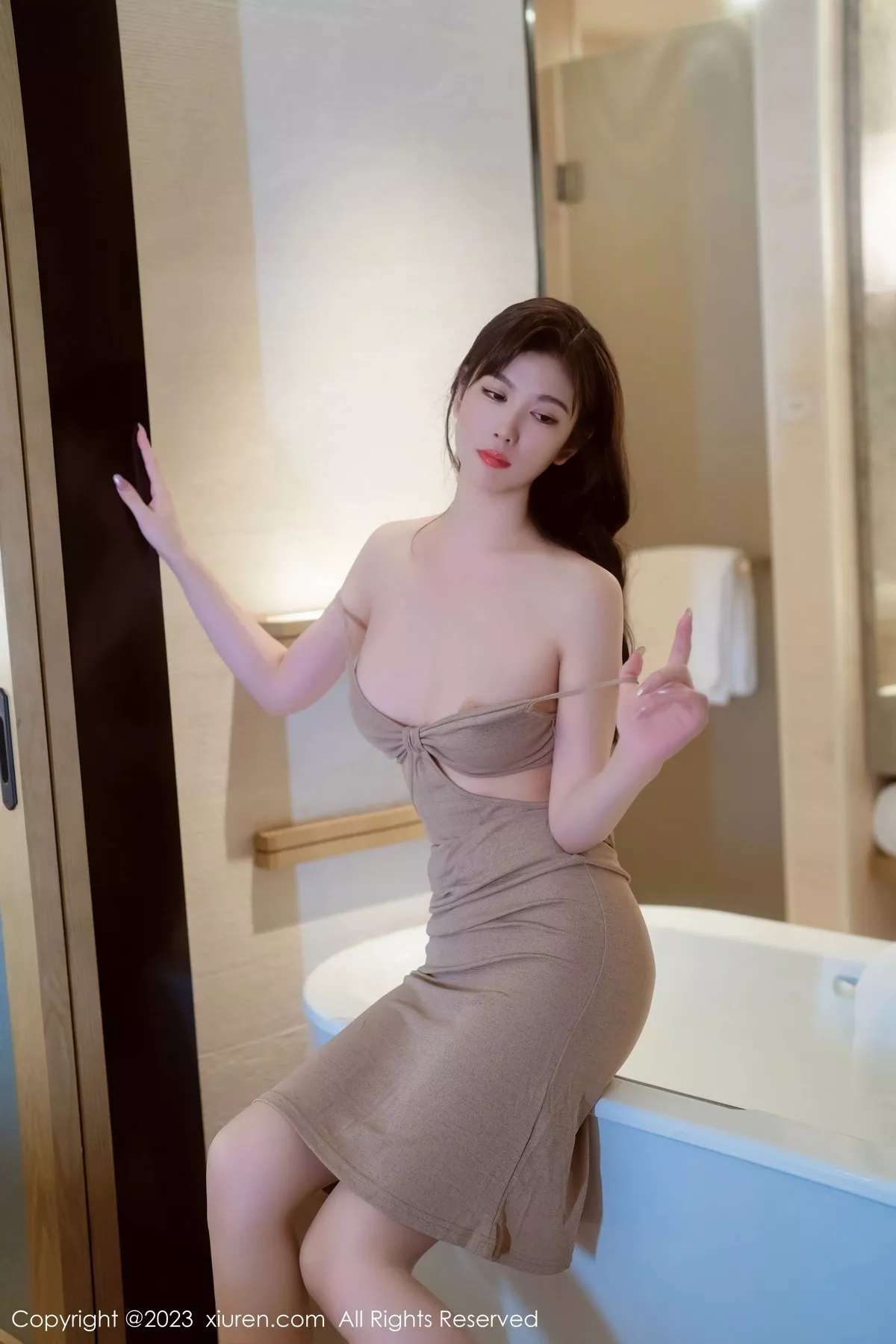 秀人集.com_[XiuRen秀人网]No.7167_模特李雅柔性感杏色吊带裙配原色丝袜秀高挑身材完美诱惑写真54P