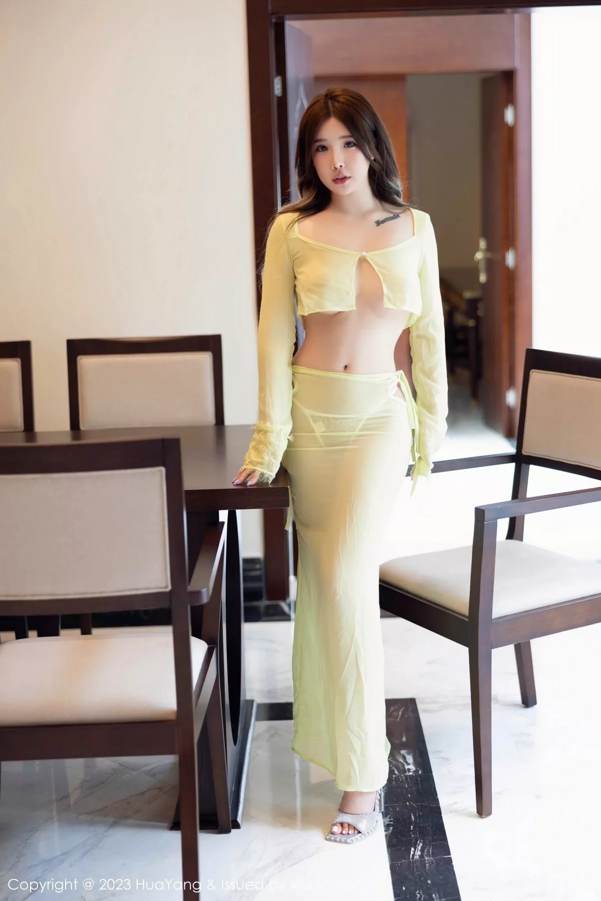 秀人集.com_[HuaYang花漾]Vol.540_模特小海臀Rena性感浅黄薄纱轻透服饰露丁字裤秀翘臀诱惑写真77P