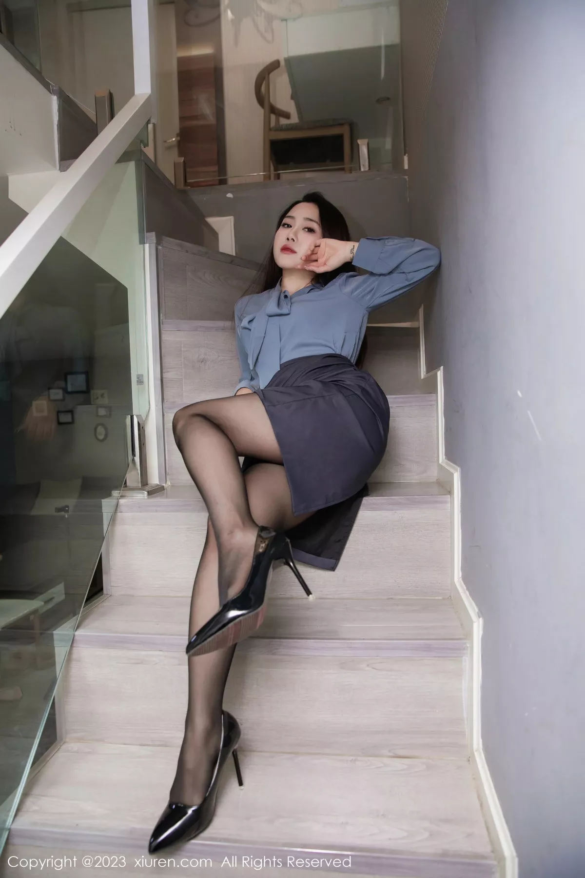 秀人集.com_[XiuRen秀人网]No.7179_模特严利娅Yuliya蓝灰色上衣配灰短裙露蓝色蕾丝内衣诱惑写真82P