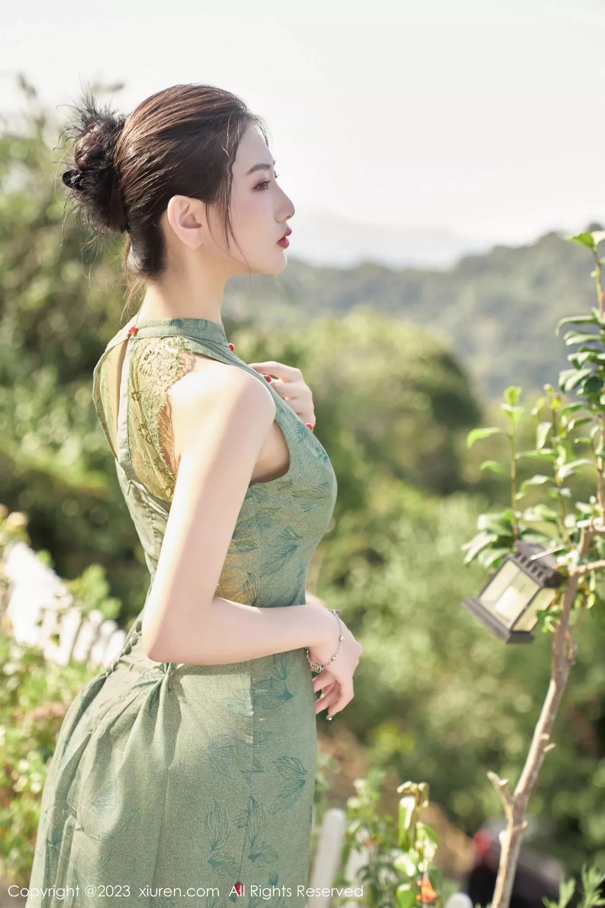 秀人集.com_[XiuRen秀人网]No.7181_模特沈青黛私房性感翠绿旗袍服饰半脱秀曼妙身姿撩人诱惑写真98P