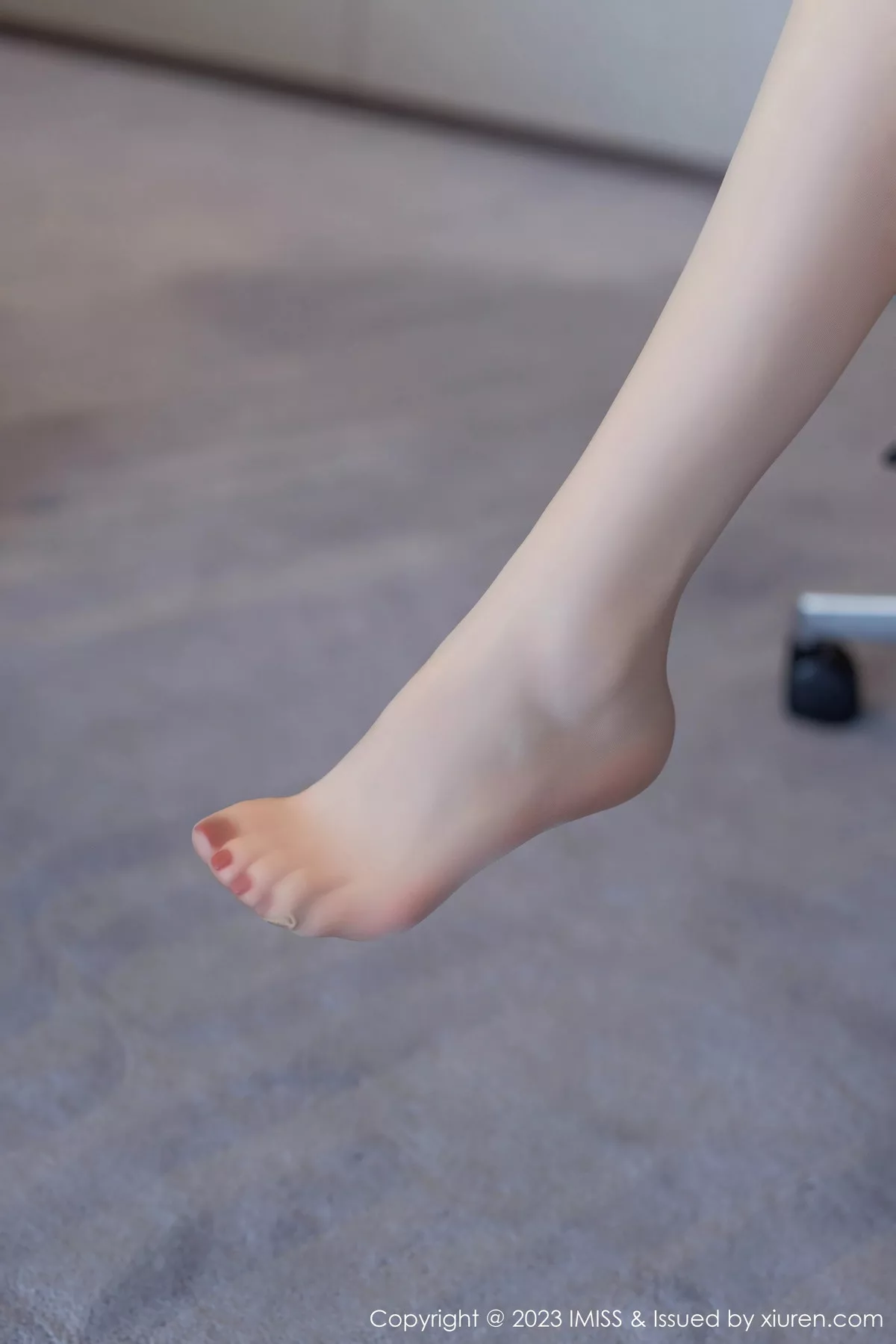 秀人集.com_[IMISS爱蜜社]Vol.739_气质女神SISY思性感黑色Ol装扮露白色内衣配超薄肉丝诱惑写真47P