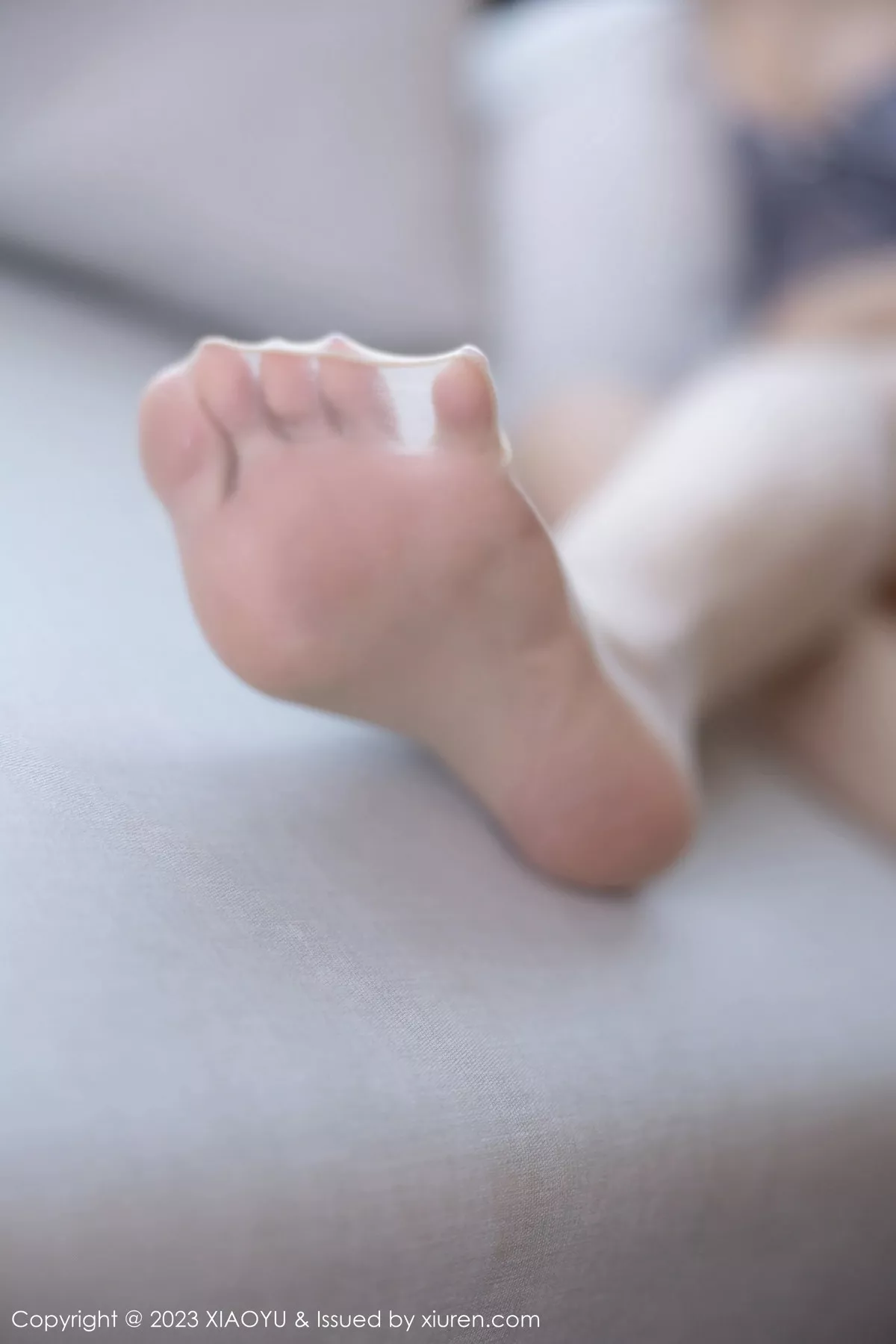 秀人集.com_[XiaoYu画语界]Vol.1074_模特小蛮妖Yummy性感浅灰连衣裙露淡灰蕾丝内衣迷人诱惑写真81P