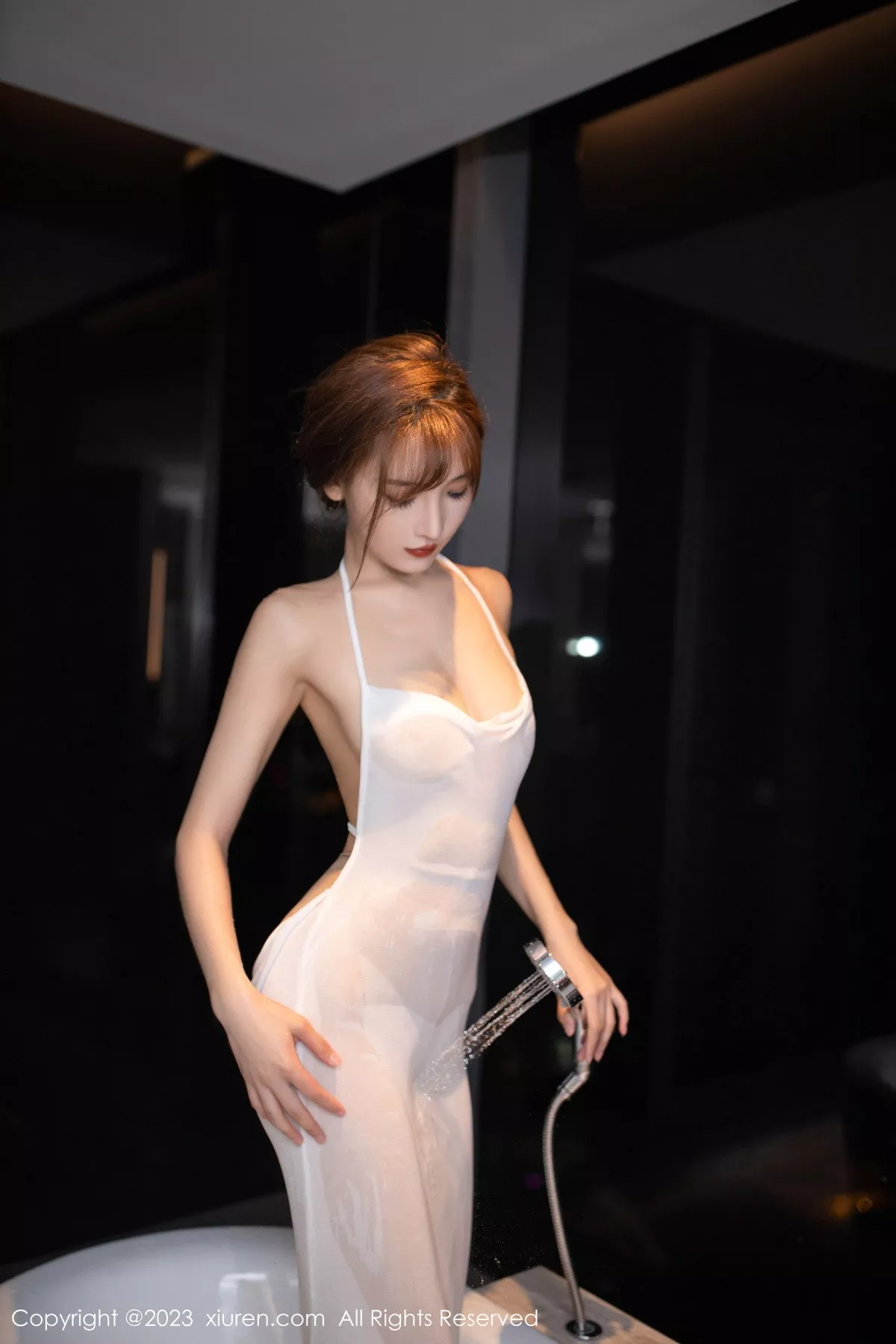 秀人集.com_[XiuRen秀人网]No.7113_女神陆萱萱性感白色露背吊带裙配原色丝袜秀完美身材诱惑写真80P