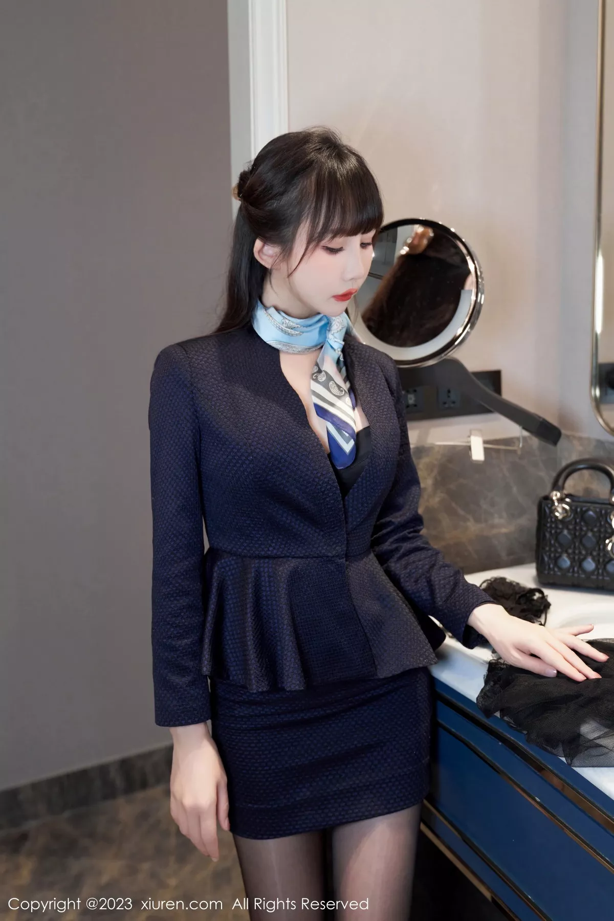 秀人集.com_[XiuRen秀人网]No.7198_模特波巧酱脱蓝色职业套装露黑色情趣内衣秀完美身材诱惑写真88P