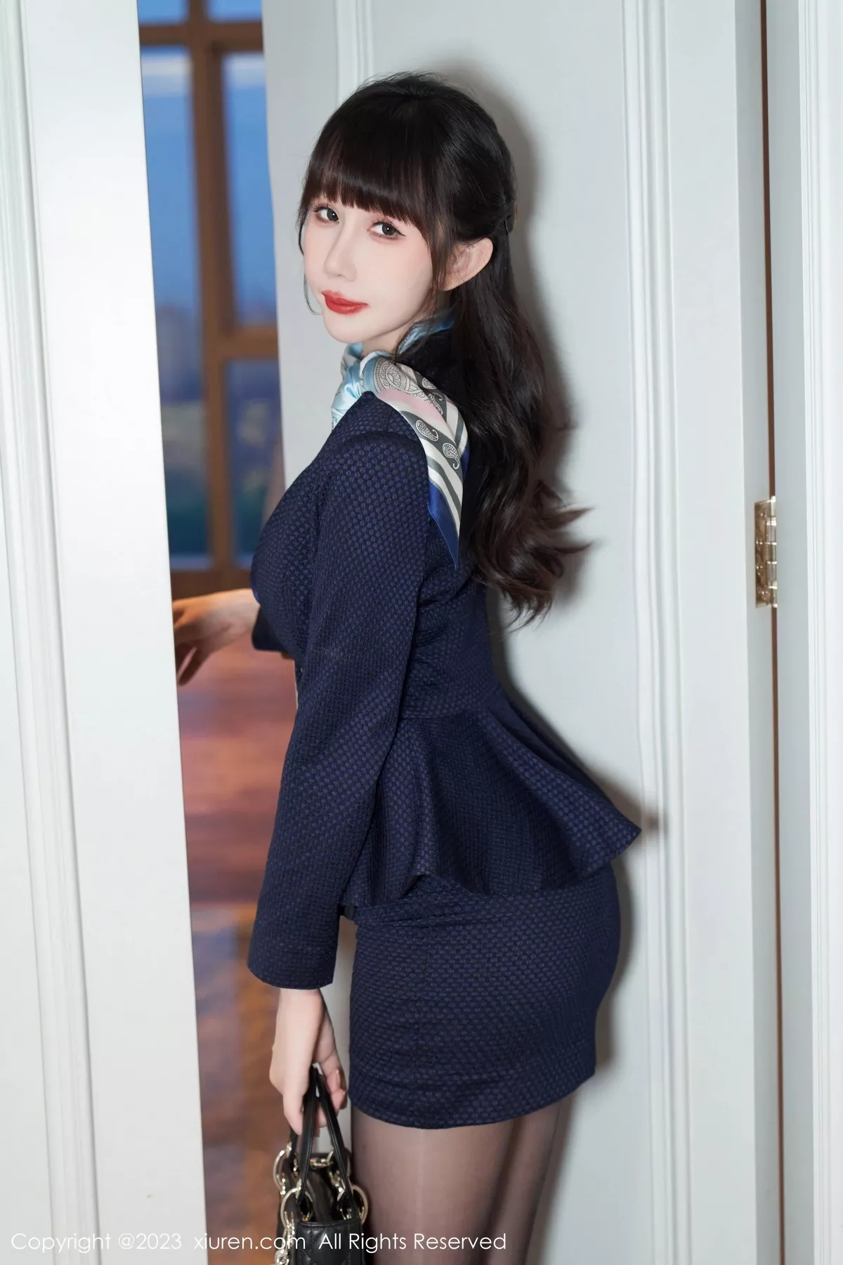 秀人集.com_[XiuRen秀人网]No.7198_模特波巧酱脱蓝色职业套装露黑色情趣内衣秀完美身材诱惑写真88P
