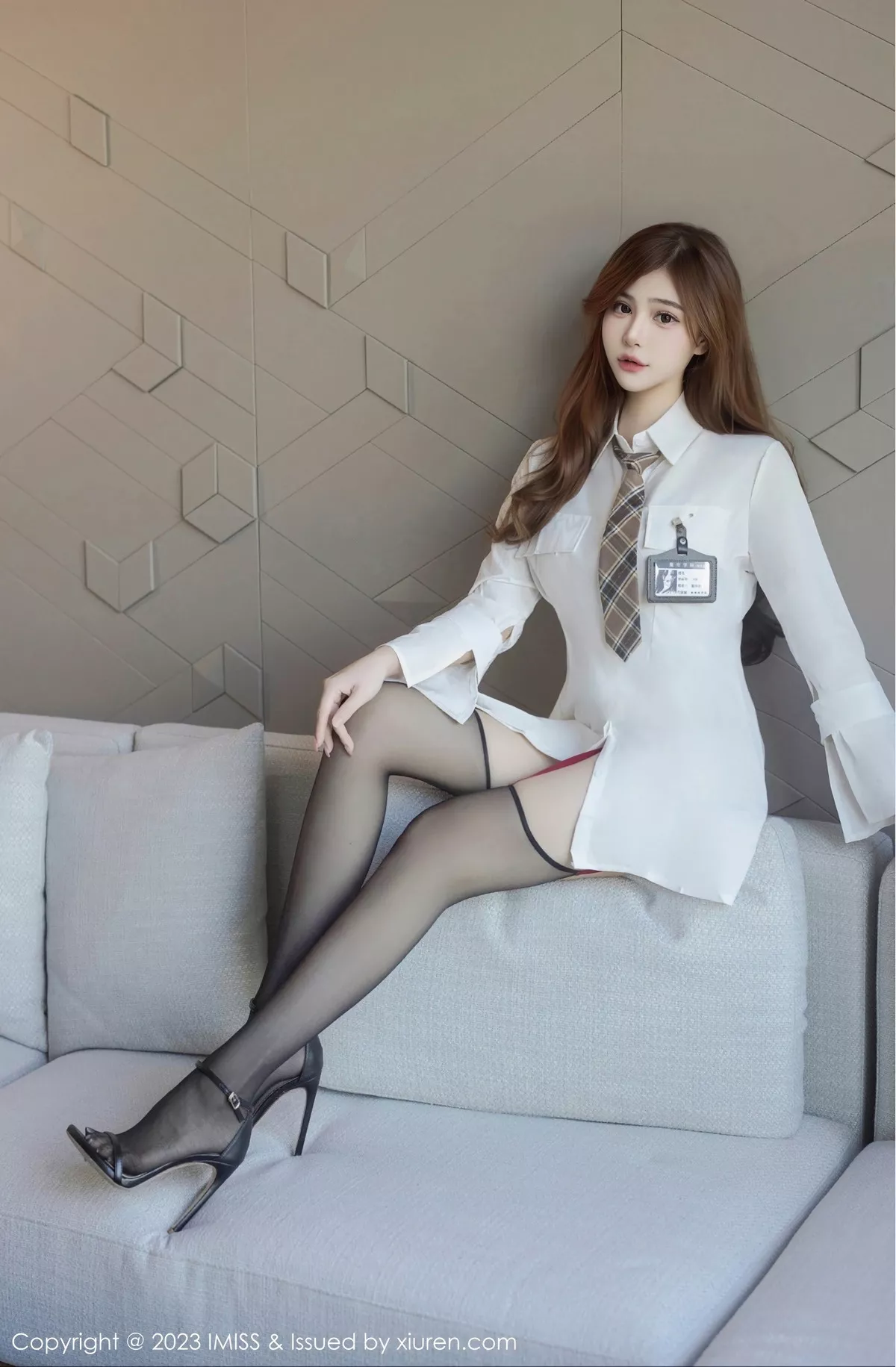 秀人集.com_[IMISS爱蜜社]Vol.741_气质女神Lavinia性感薄透白T露浅色内衣秀凹凸身材完美诱惑写真42P