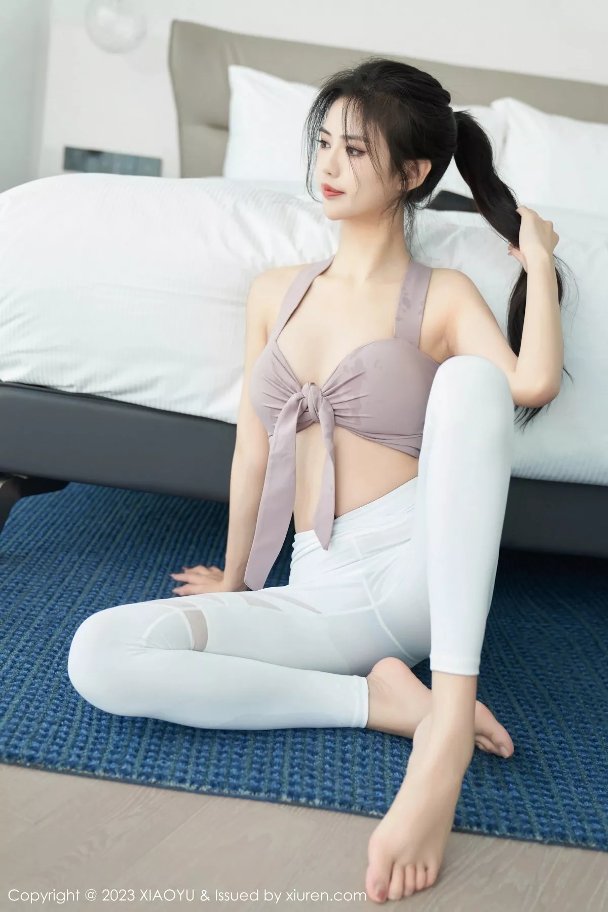 秀人集.com_[XiuRen秀人网]No.7213_模特浅浅Danny粉灰色上衣配简约白色长裤秀曼妙身姿诱惑写真82P