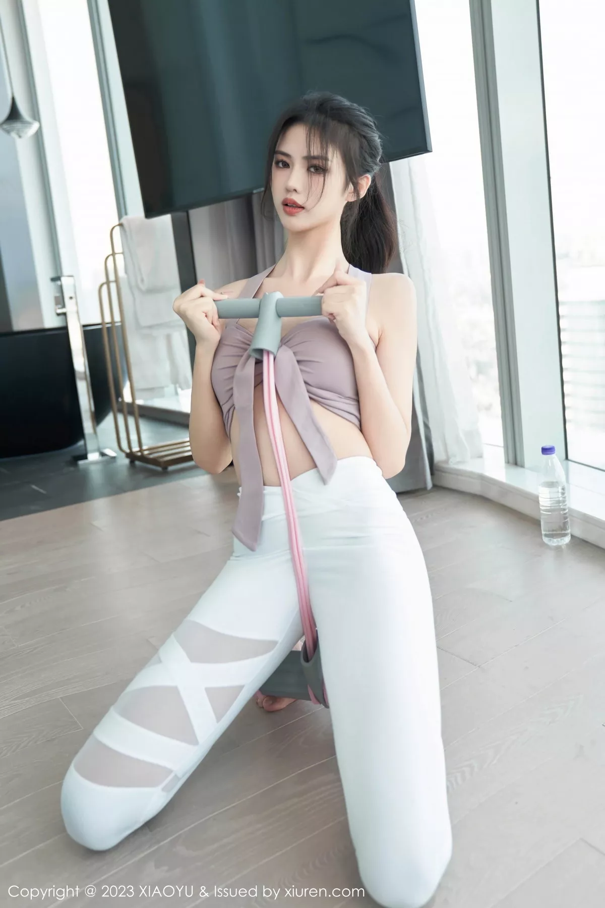 秀人集.com_[XiuRen秀人网]No.7213_模特浅浅Danny粉灰色上衣配简约白色长裤秀曼妙身姿诱惑写真82P