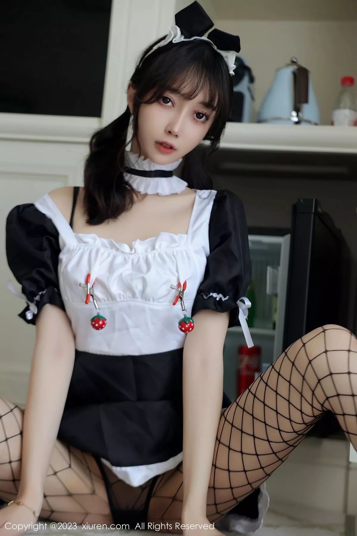 秀人集.com_[XiuRen秀人网]No.7217_模特玥儿玥er黑白色女仆服露性感薄透内衣秀完美身材诱惑写真75P