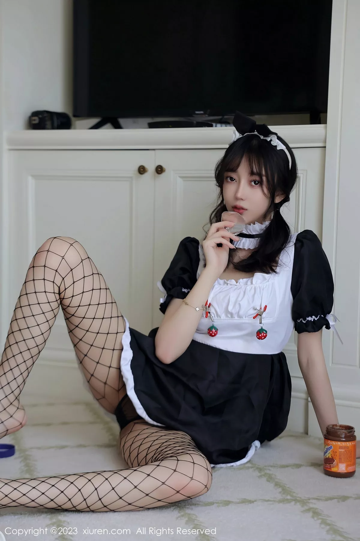 秀人集.com_[XiuRen秀人网]No.7217_模特玥儿玥er黑白色女仆服露性感薄透内衣秀完美身材诱惑写真75P