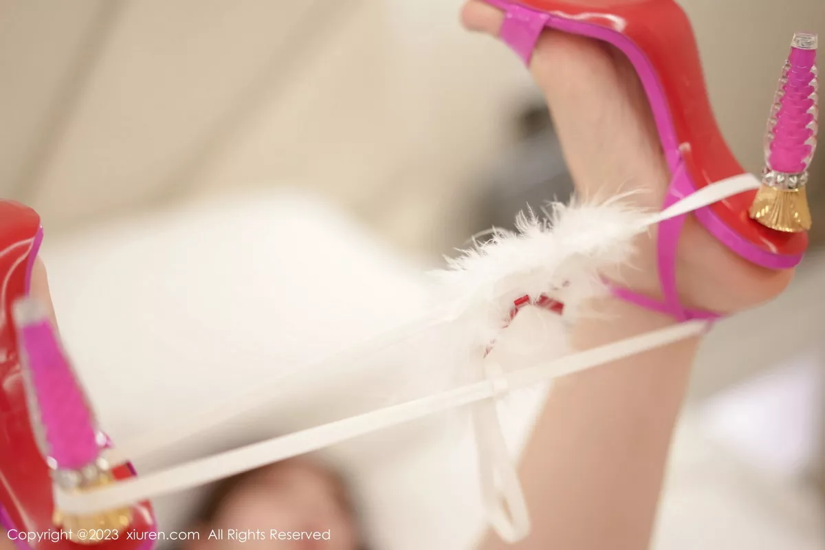 秀人集.com_[XiuRen秀人网]No.7220_女神朱可儿Flora沙漠异域风情性感白色长裙秀雪峰美臀诱惑写真79P