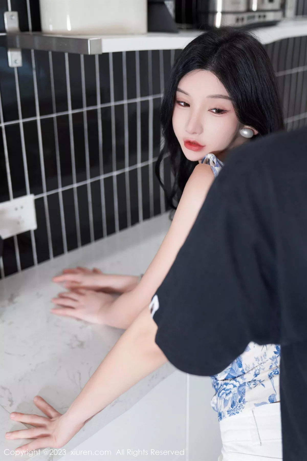 秀人集.com_[XiuRen秀人网]No.7225_女神周于希Sally性感白色短款夏日装配开档肉丝撩人诱惑写真102P