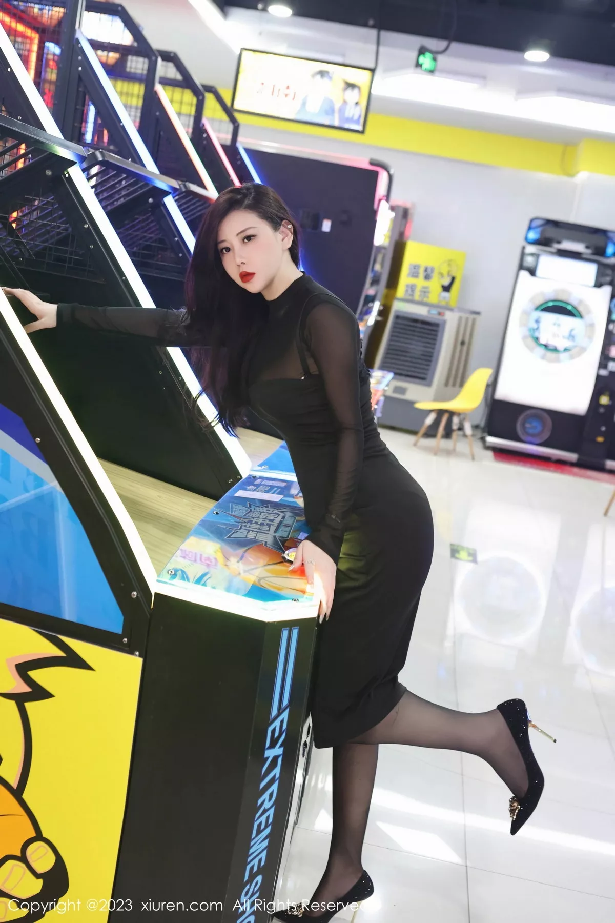 秀人集.com_[XiuRen秀人网]No.7230_模特王婉悠Queen黑色薄纱服饰配超薄黑丝秀惹火身材诱惑写真71P